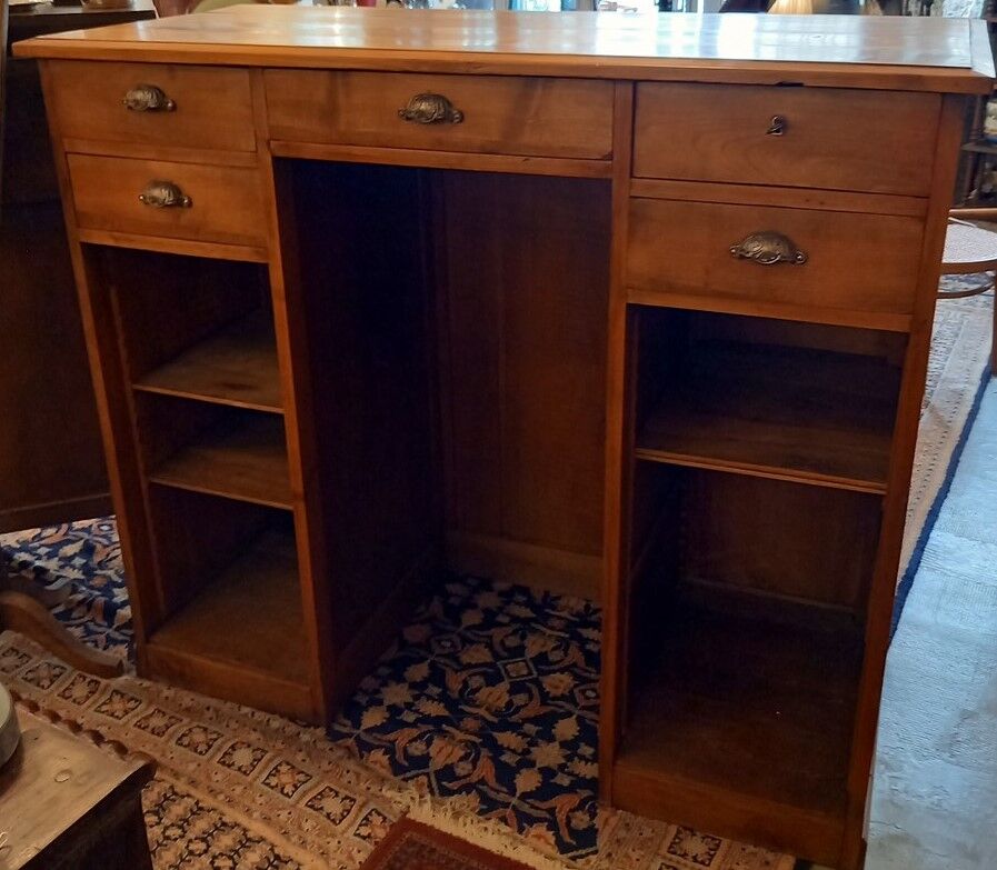 Cashier Cabinet, Counter