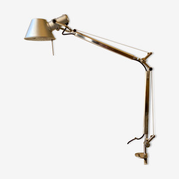 Lampe de bureau Artemide Tolomeo mini sur pince étau design Michele De Lucchi & Giancarlo Fassina