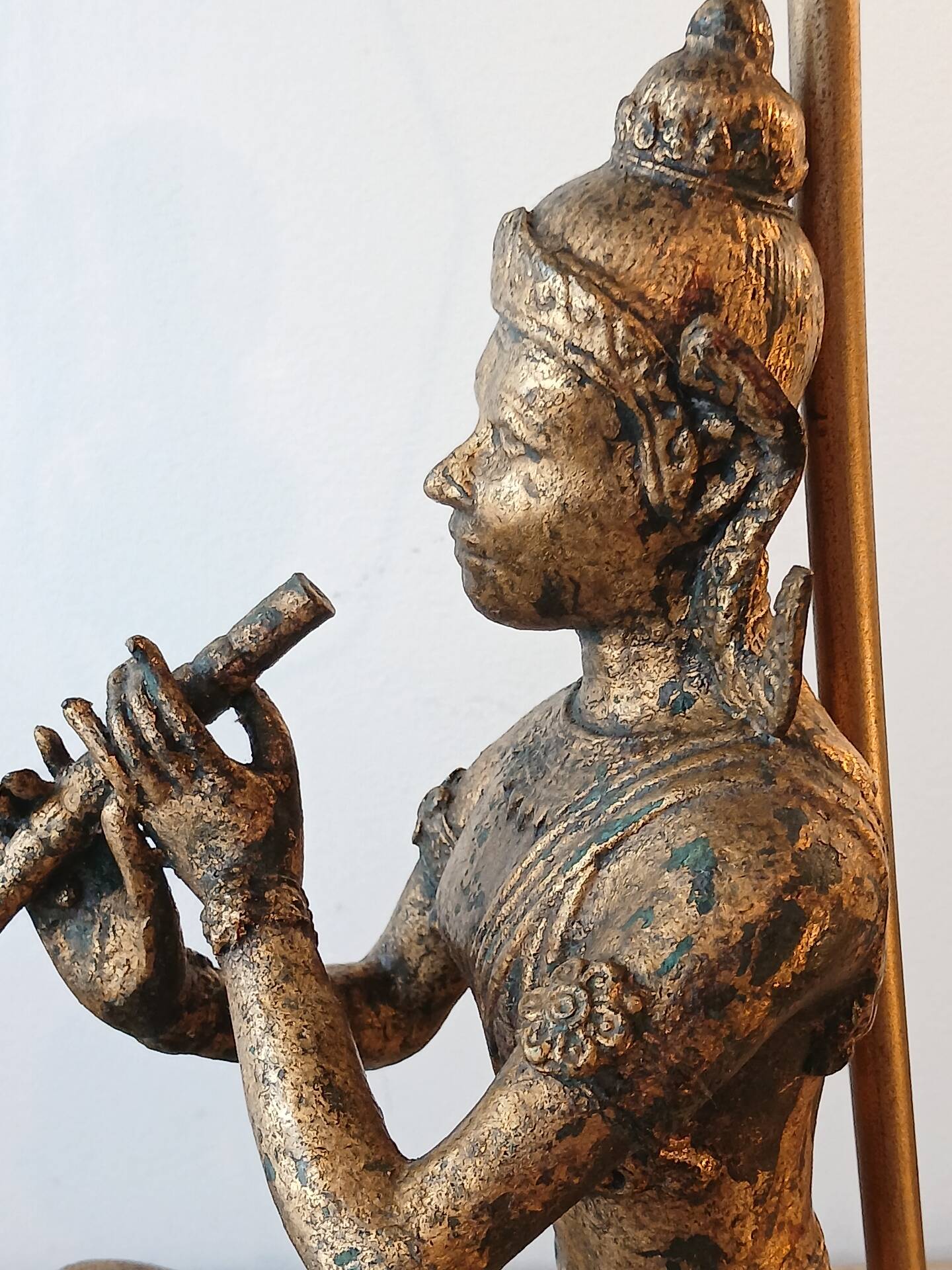 Unique and monumental Siamese bronze lamp from the 19th century, stamped.