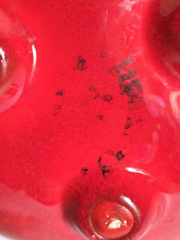 Vase tripode céramique à l'émail rouge vif vintage