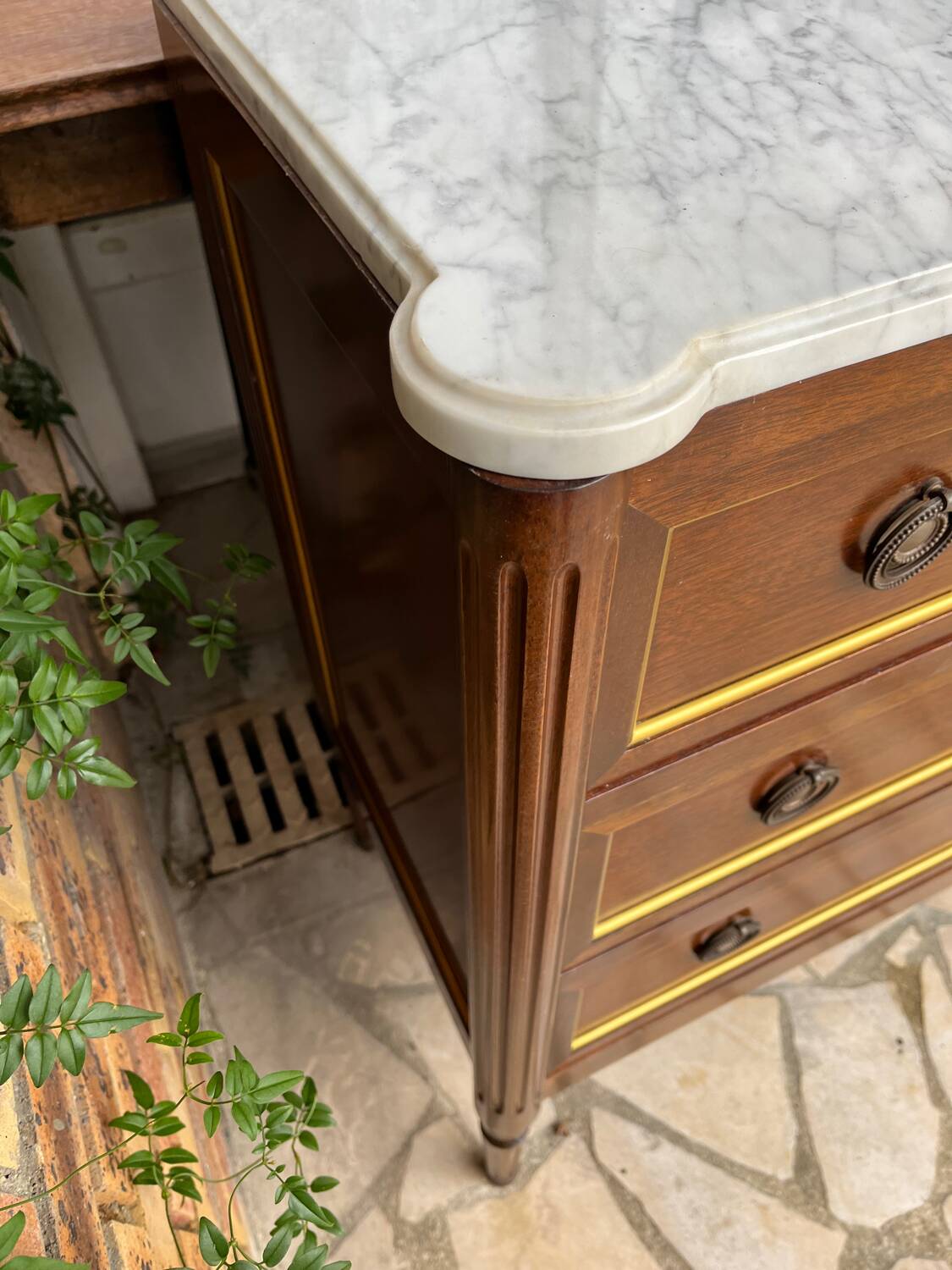 Old chest of drawers