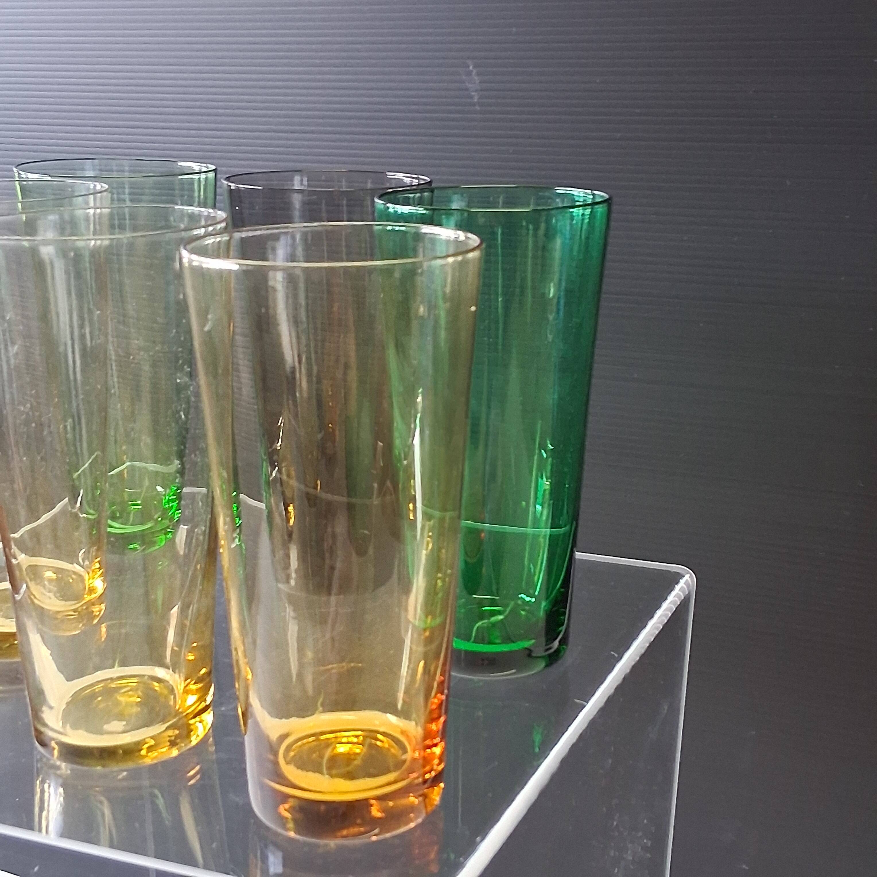 Set of 6 coloured vintage juice glasses in very good condition.