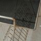 Table porte vinyle en metal perforé