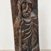 Ancien panneau sculpté en bois – Personnage religieux en bas-relief