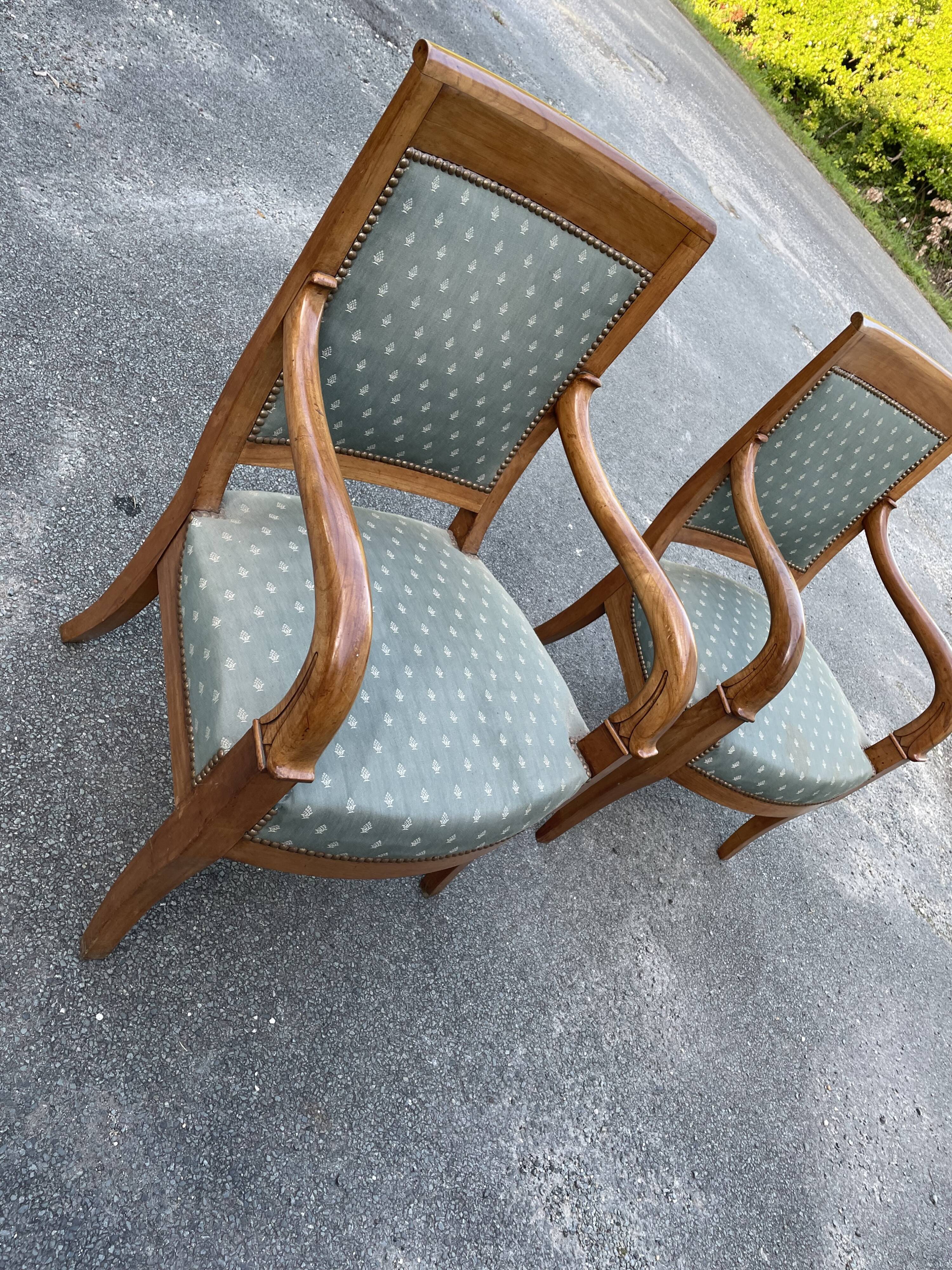 Pair of chair with cherry butt