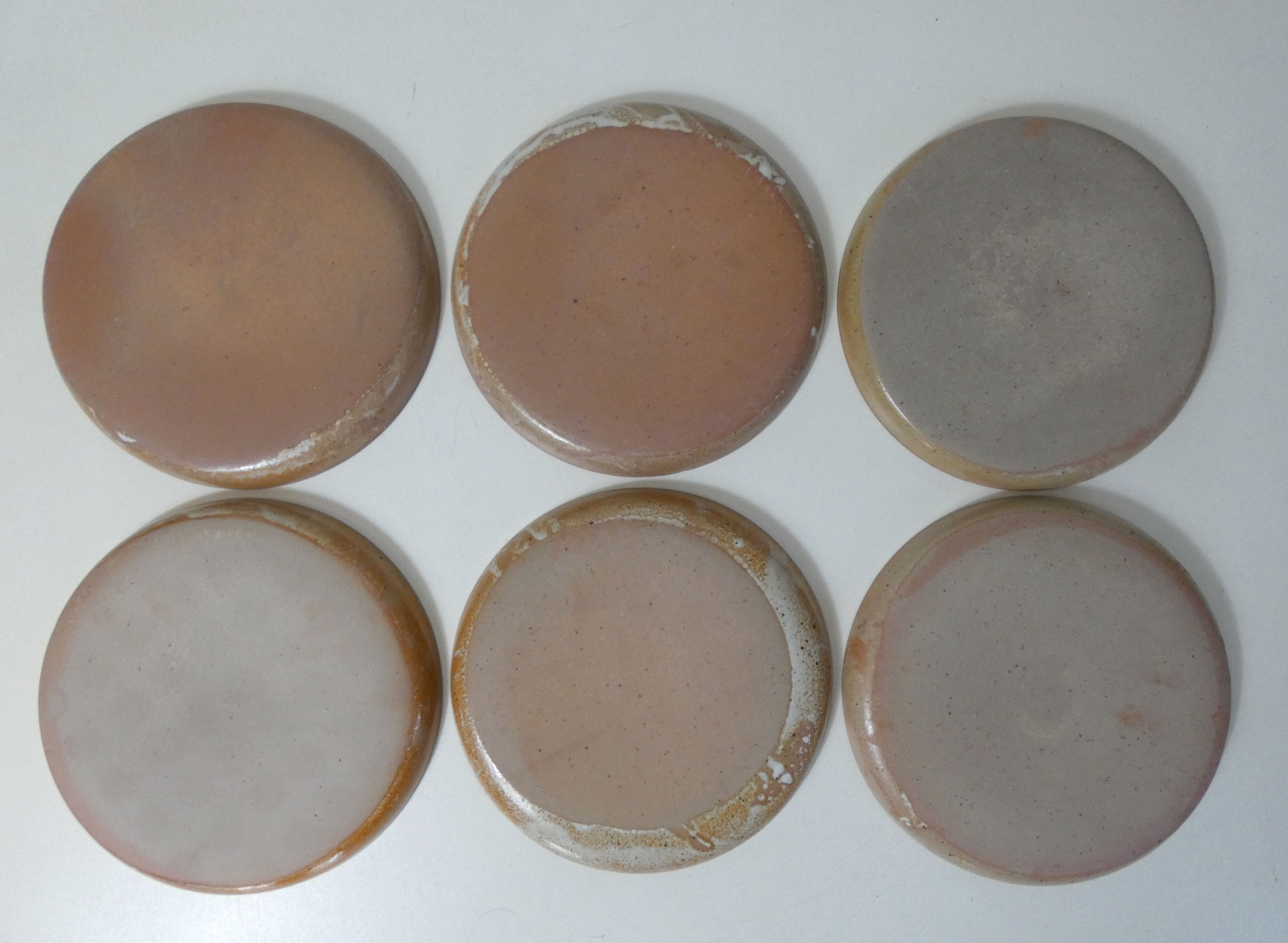6 flat plates in Vintage stoneware
