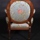 Paire de fauteuils à dossier médaillon de style louis XVI