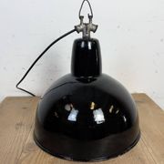 Lampe d'usine industrielle en émail noir avec dessus en fonte, années 1950