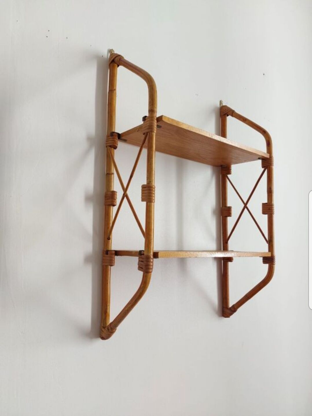Etagere en rotin vintage