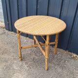 Round rattan table