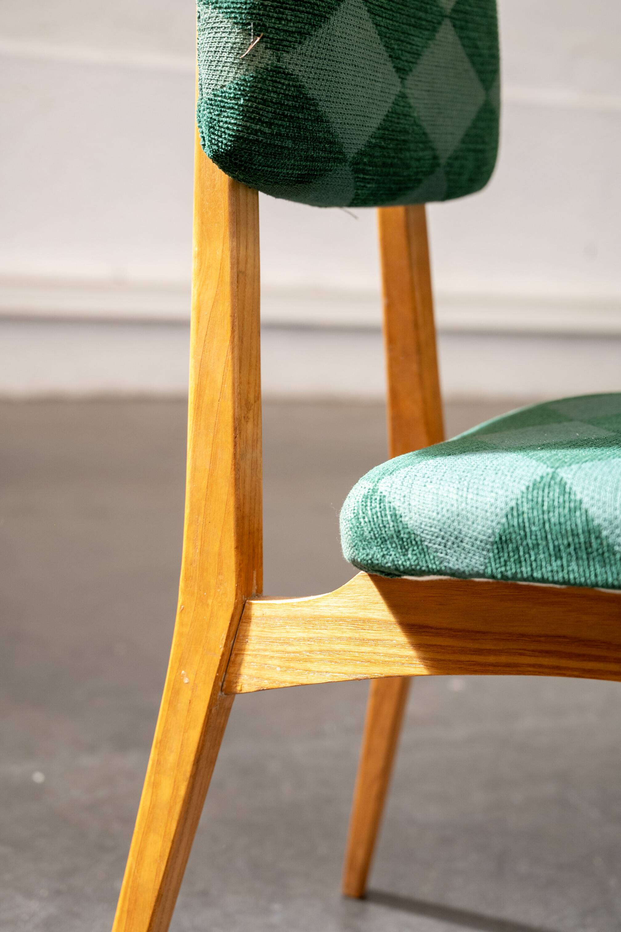 Set of 4 volak chairs