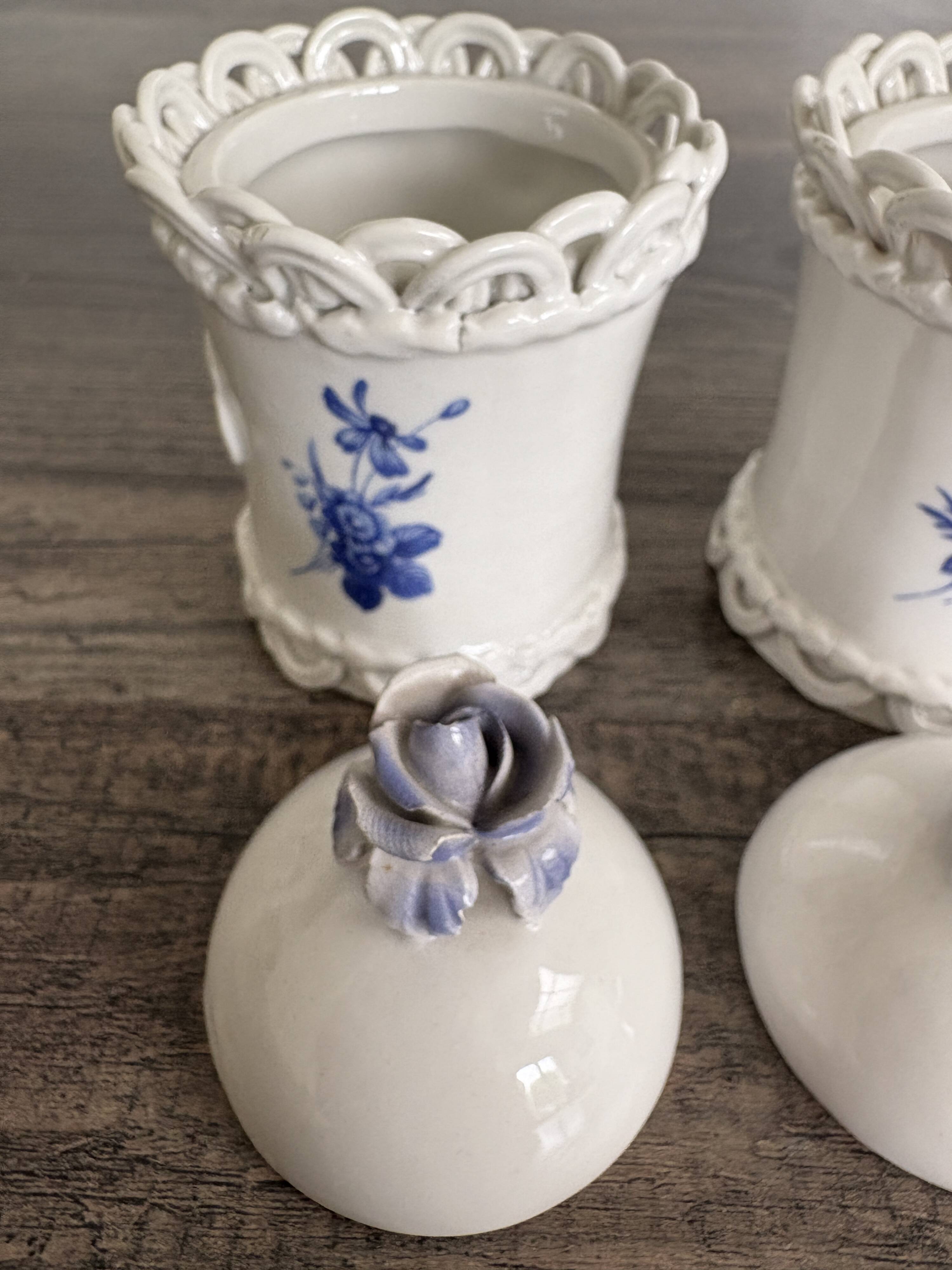 Duo of Capodimonte pots – Art porcelain and blue flowers