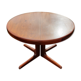 Scandinavian round table in teak 1960