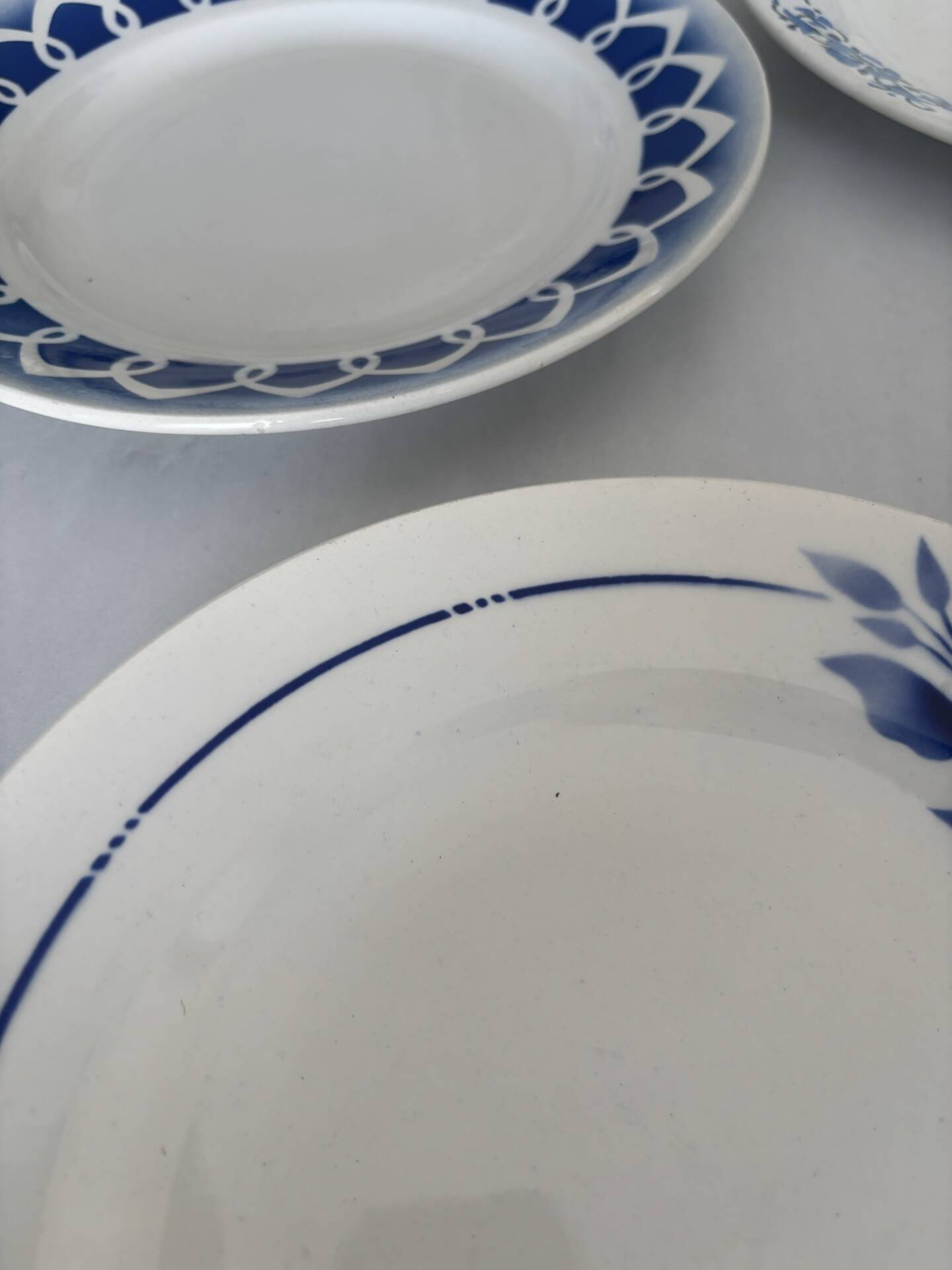 Lot of 4 antique earthenware plates from 1950, Saint Amand - plates bl