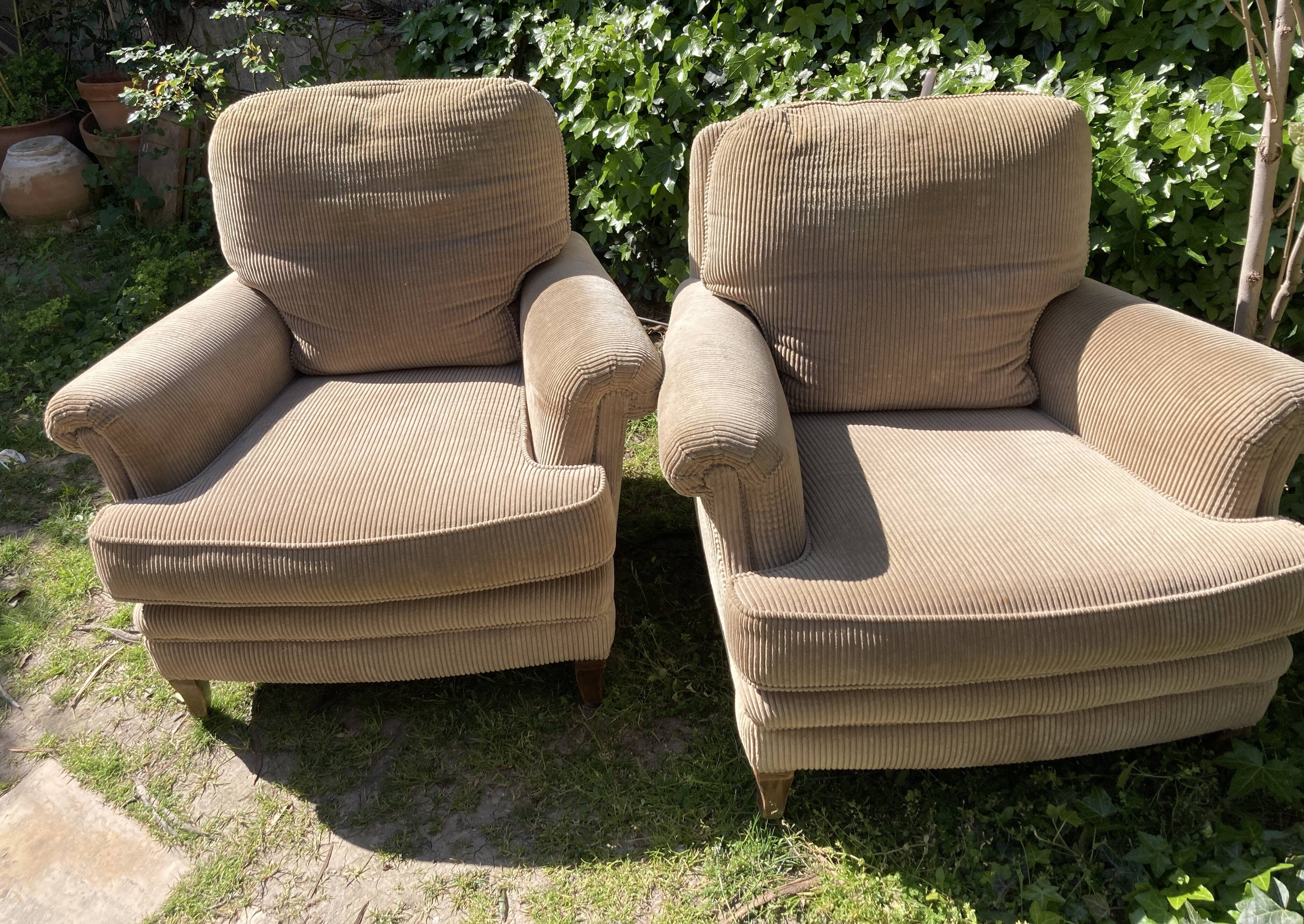 Paire de fauteuils vintage en velour côtelé