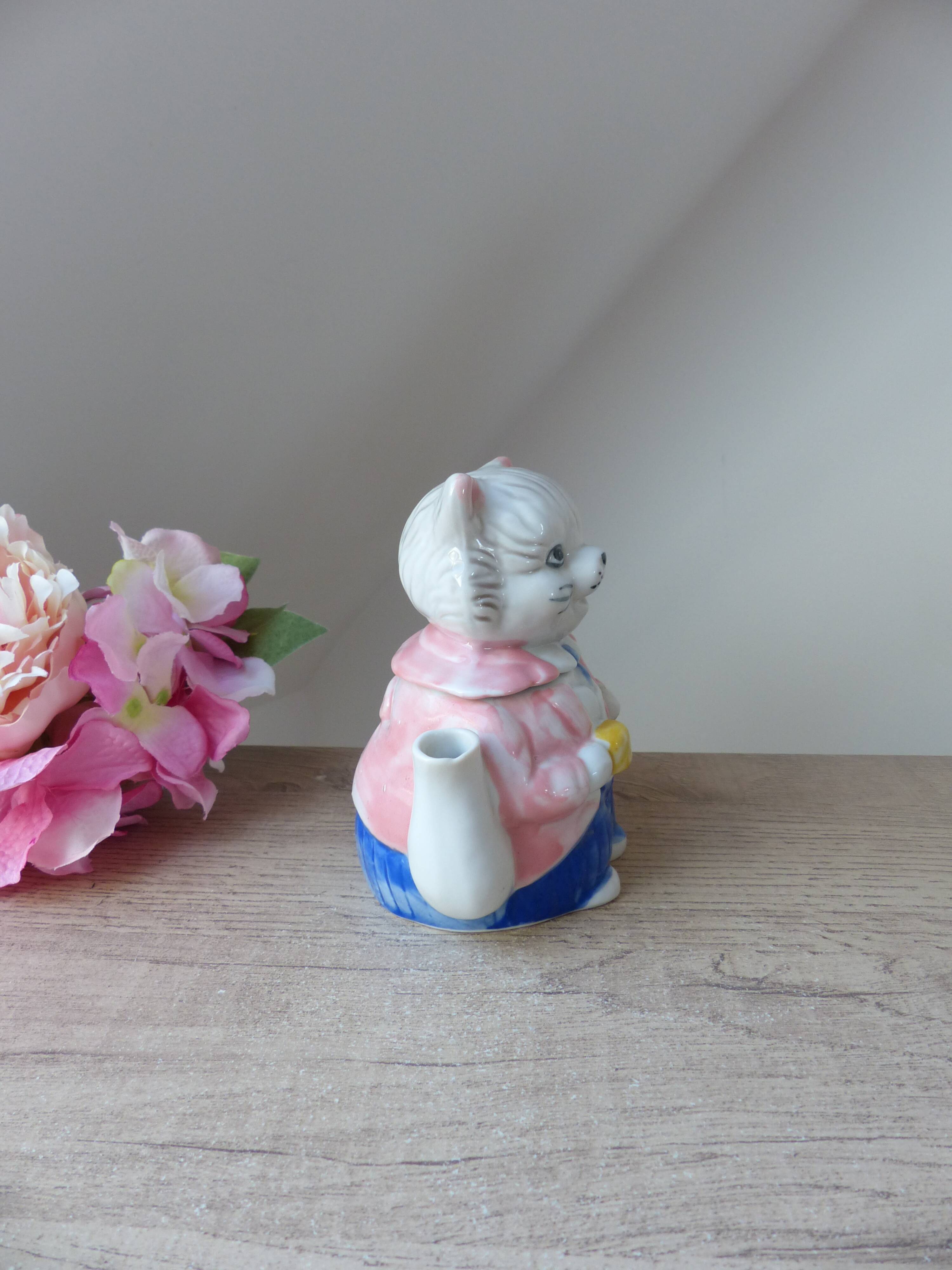 Mini ceramic cat teapot