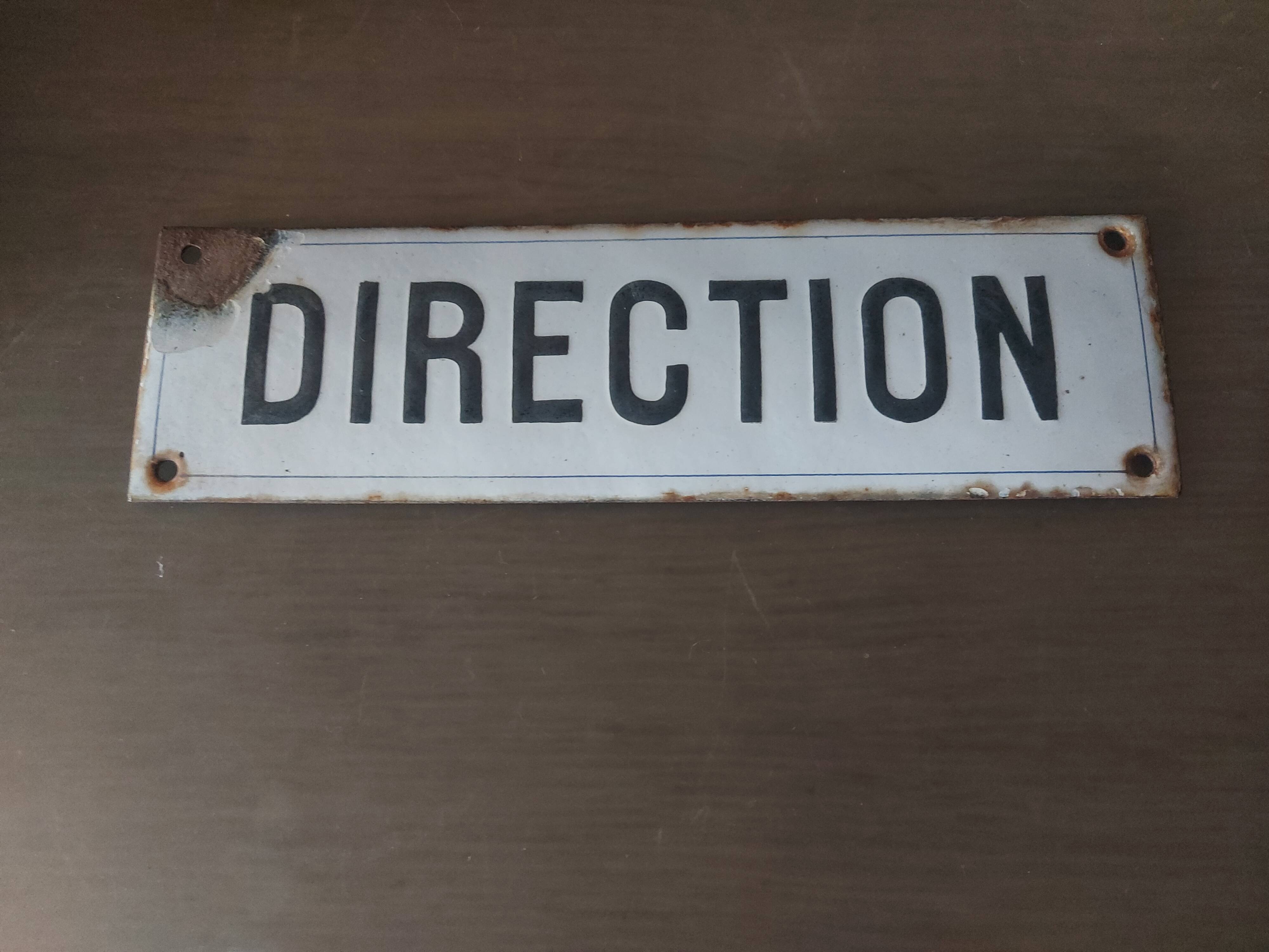 Curved enamel plate direction