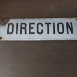 Curved enamel plate direction