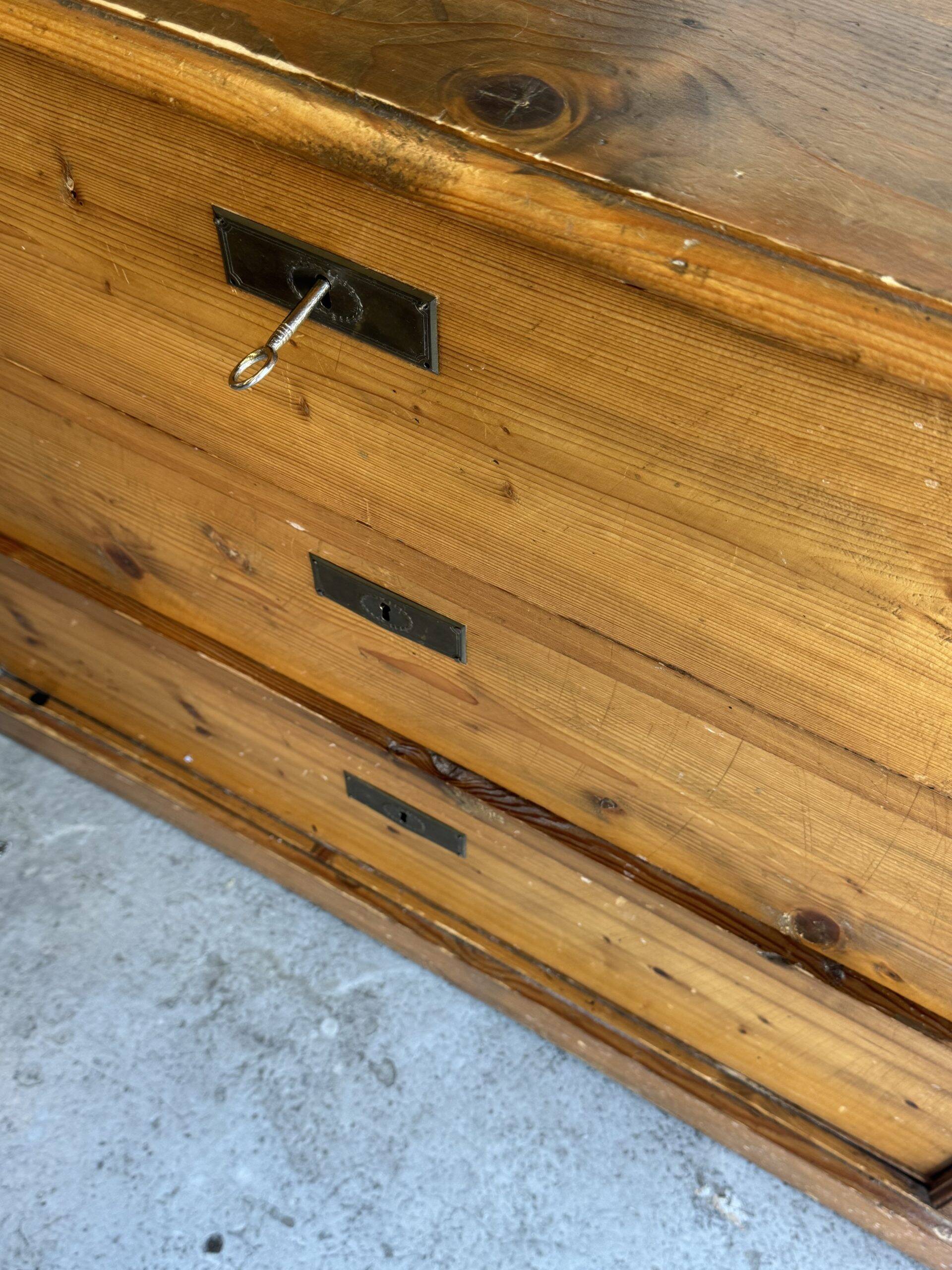 Wooden chest of drawers