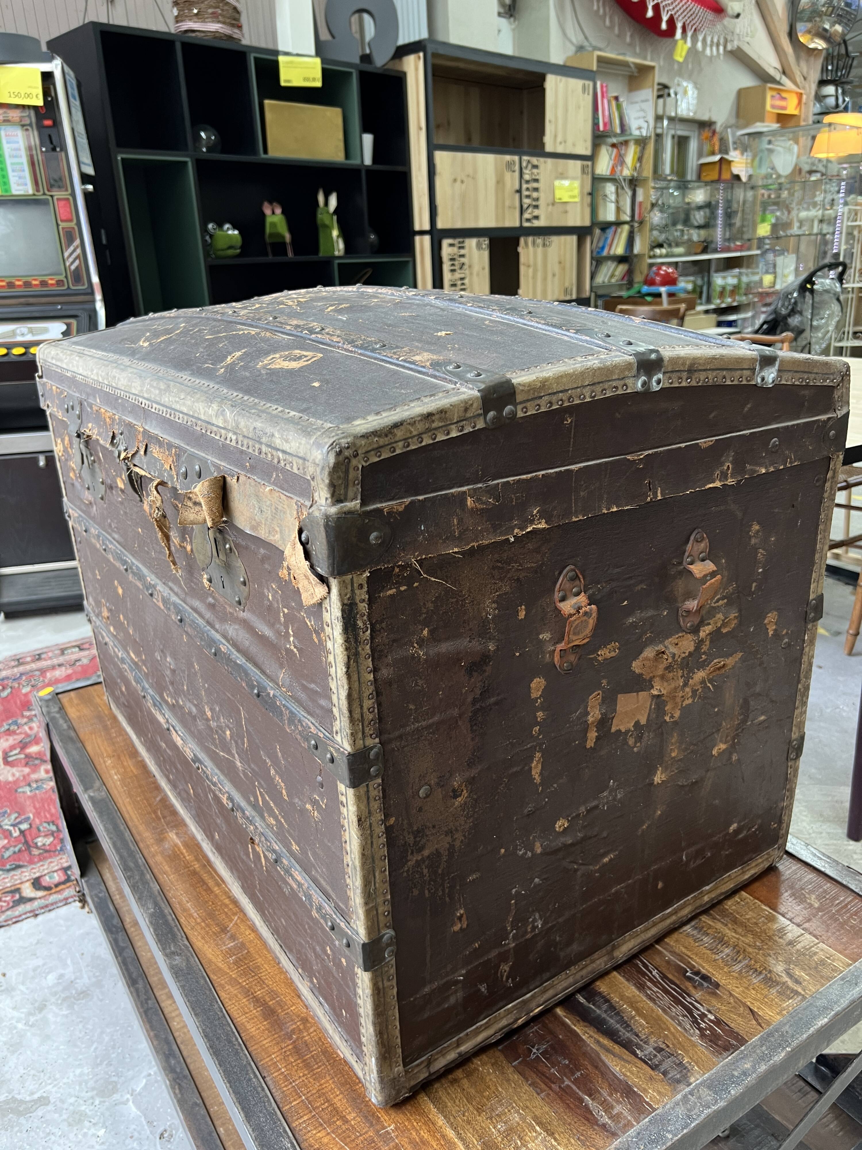 Wooden trunk "Au bon Marché Paris"