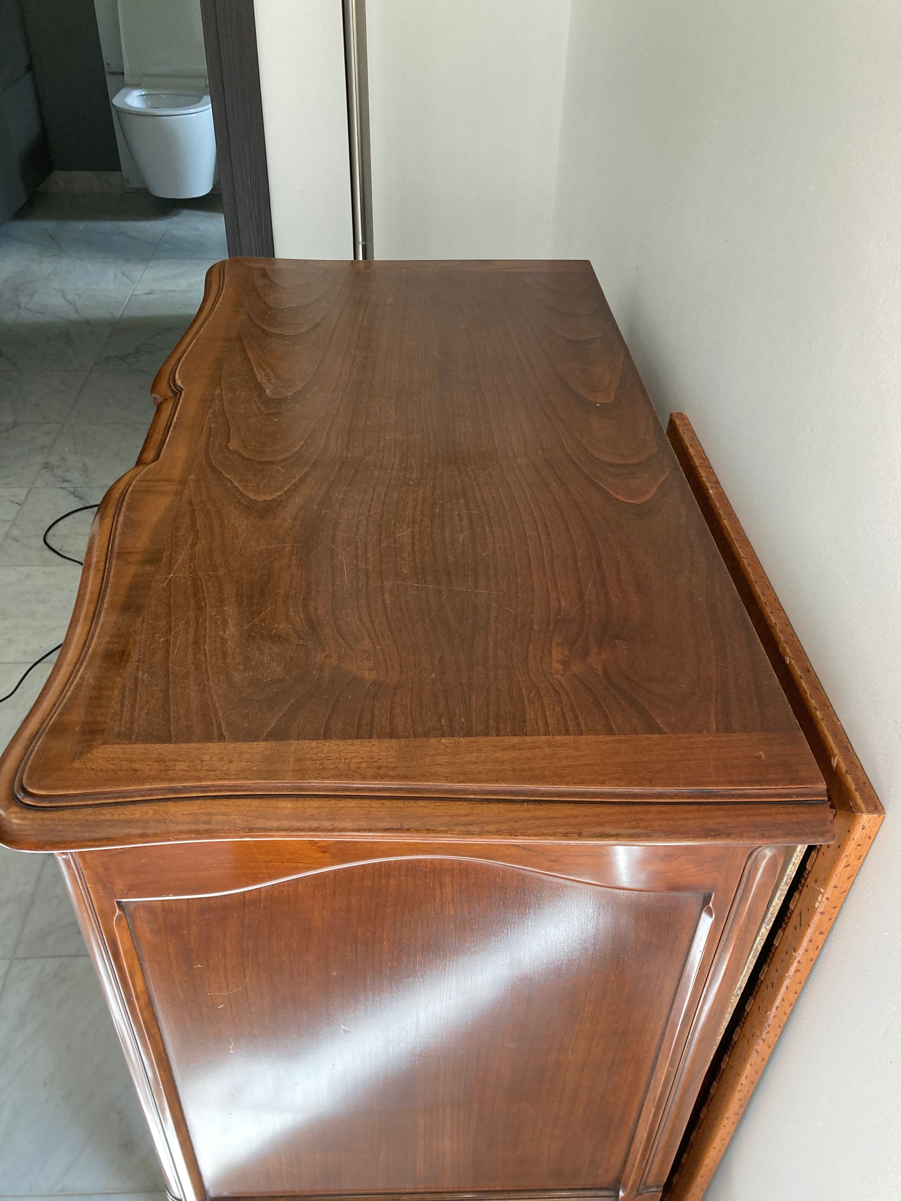 Style chest of drawers