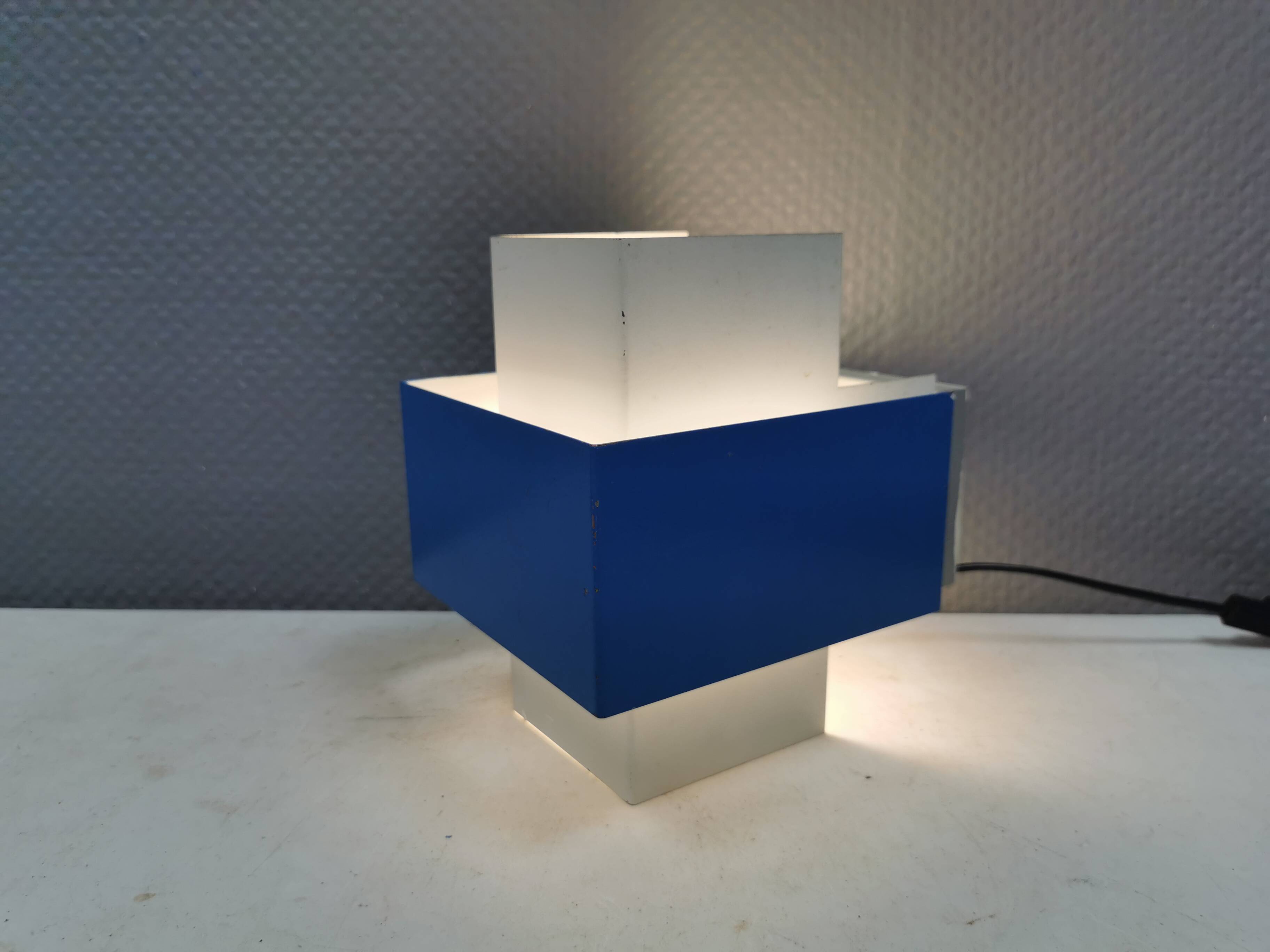 Wall lamp attributed to Louis Kalff for Phillips in the early 1960s.