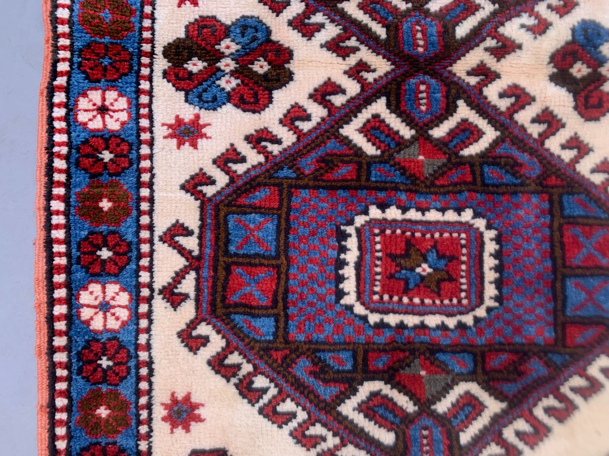 Old turkish kazak rug 129x91 cm vintage tribal carpet, red and blue large