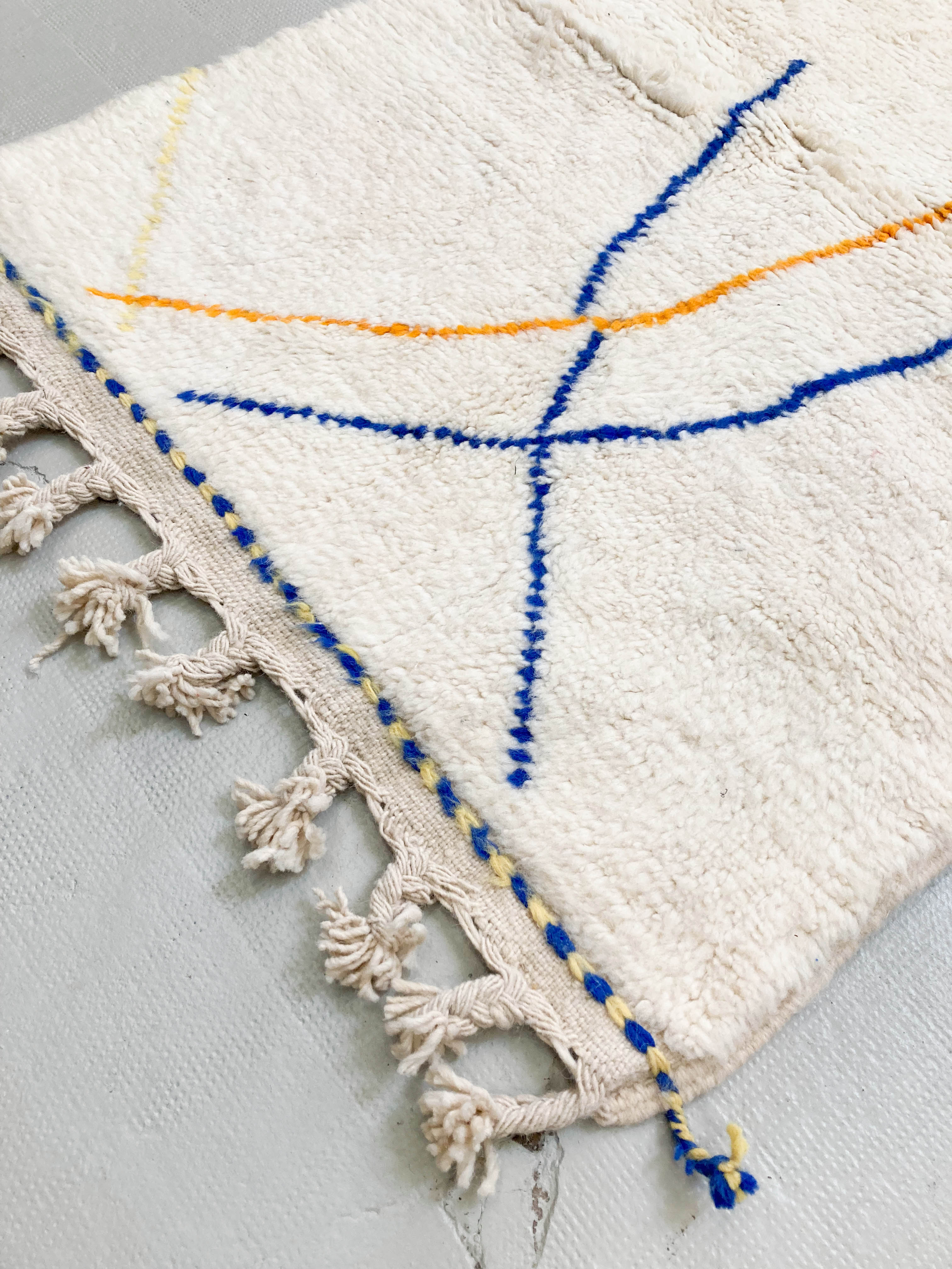 Moroccan Berber beni ouarain ecru rug with colored lines 145x98cm