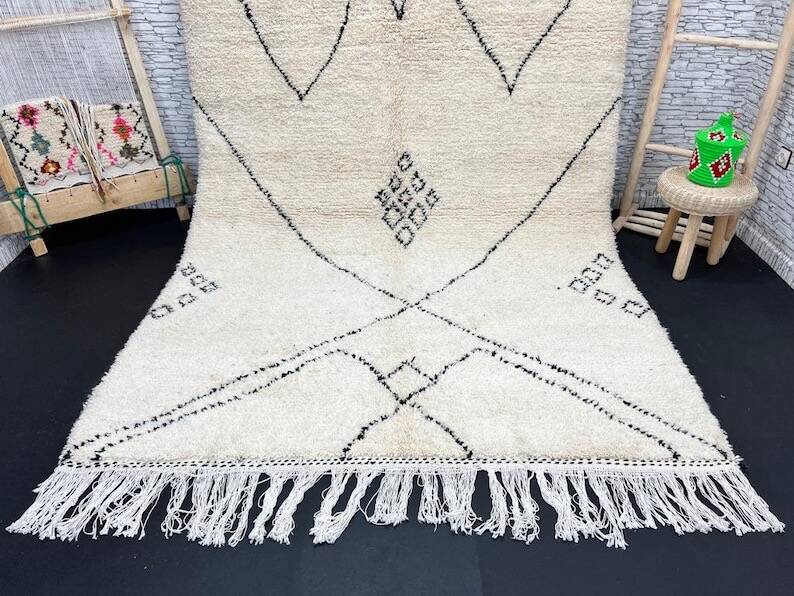 Handmade pure wool beni ourain rug, size 200x300 cm.