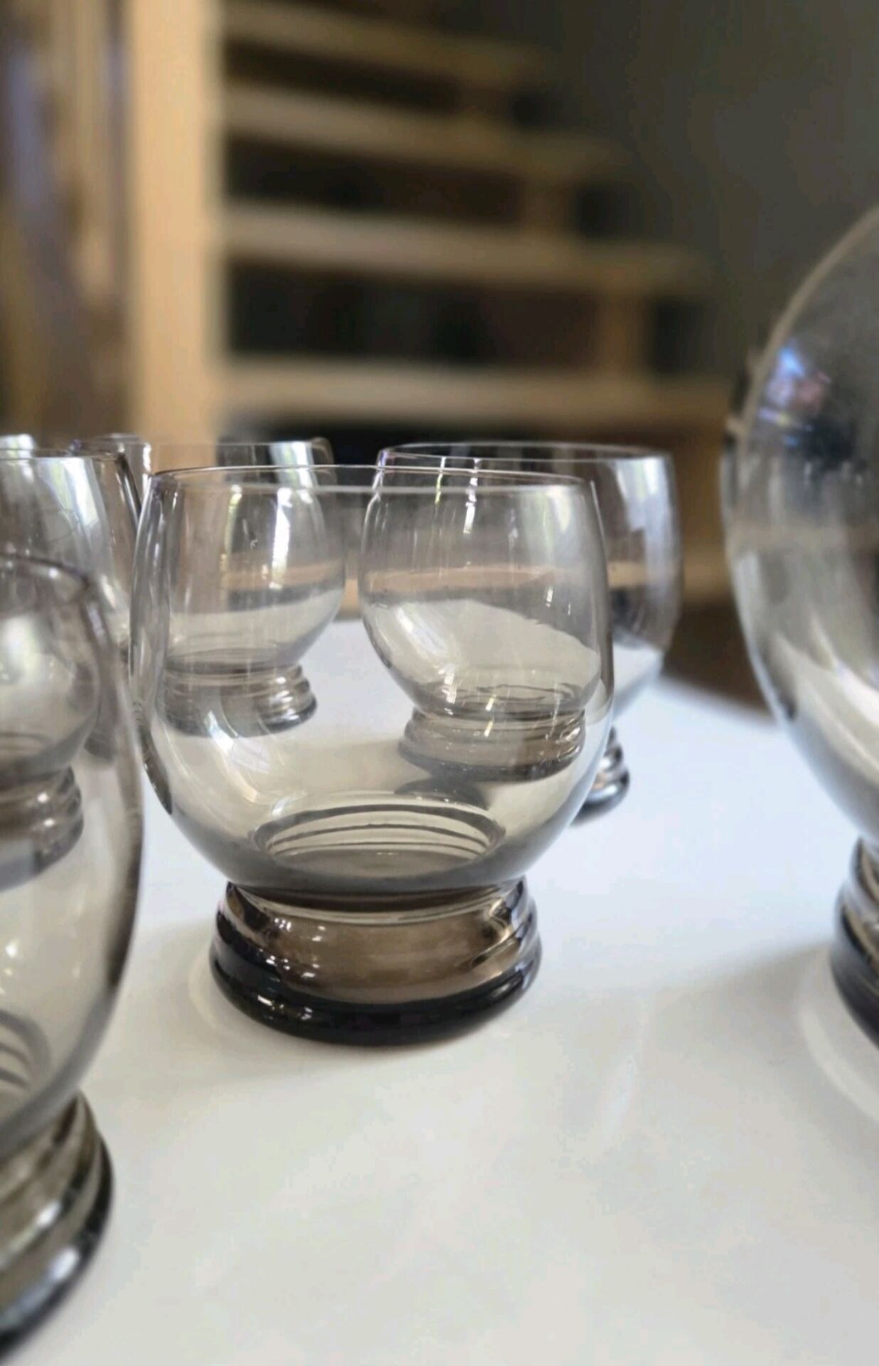Magnificent Service of Tinted Glasses from the 50s-60s / 18 Glasses and 2 Jugs