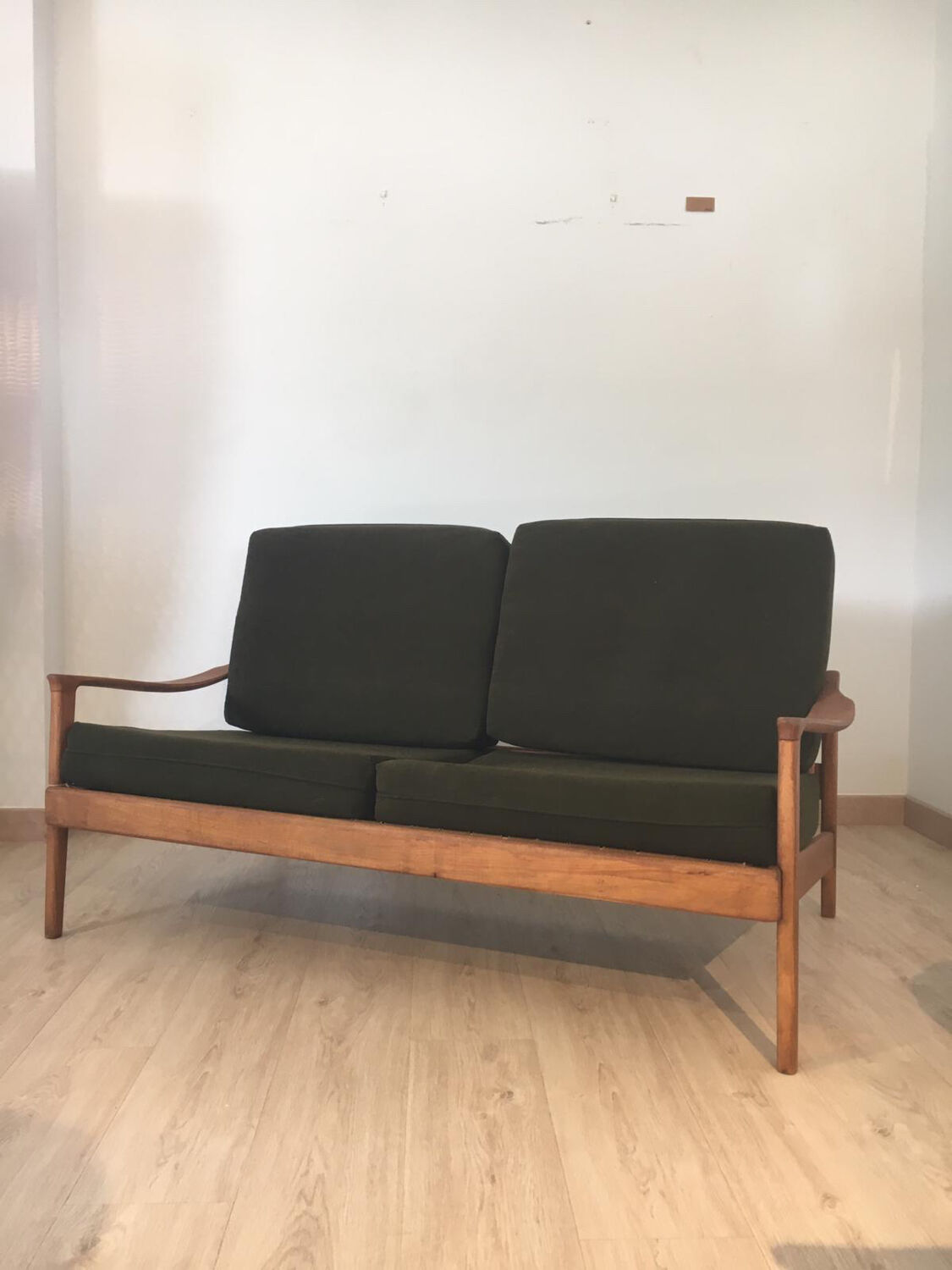 Canapé scandinave milieu du siècle