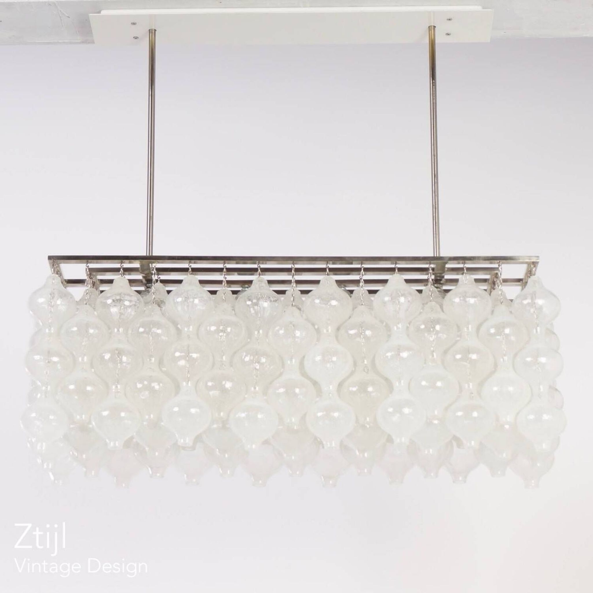 Lampe suspendue Tulipan avec 162 éléments en verre, Autriche années 1960 | Objet unique