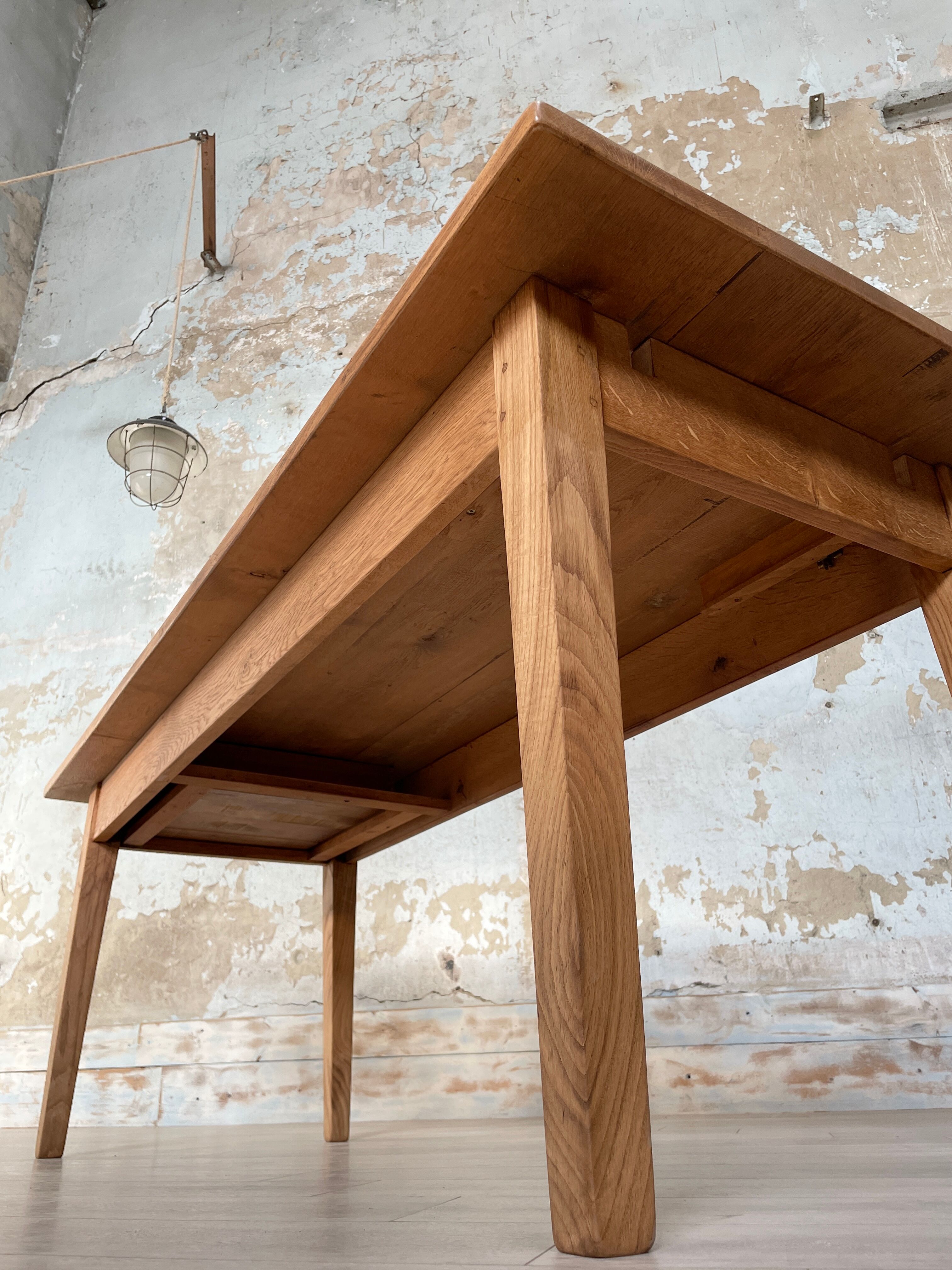 Vintage farmhouse table in solid oak.