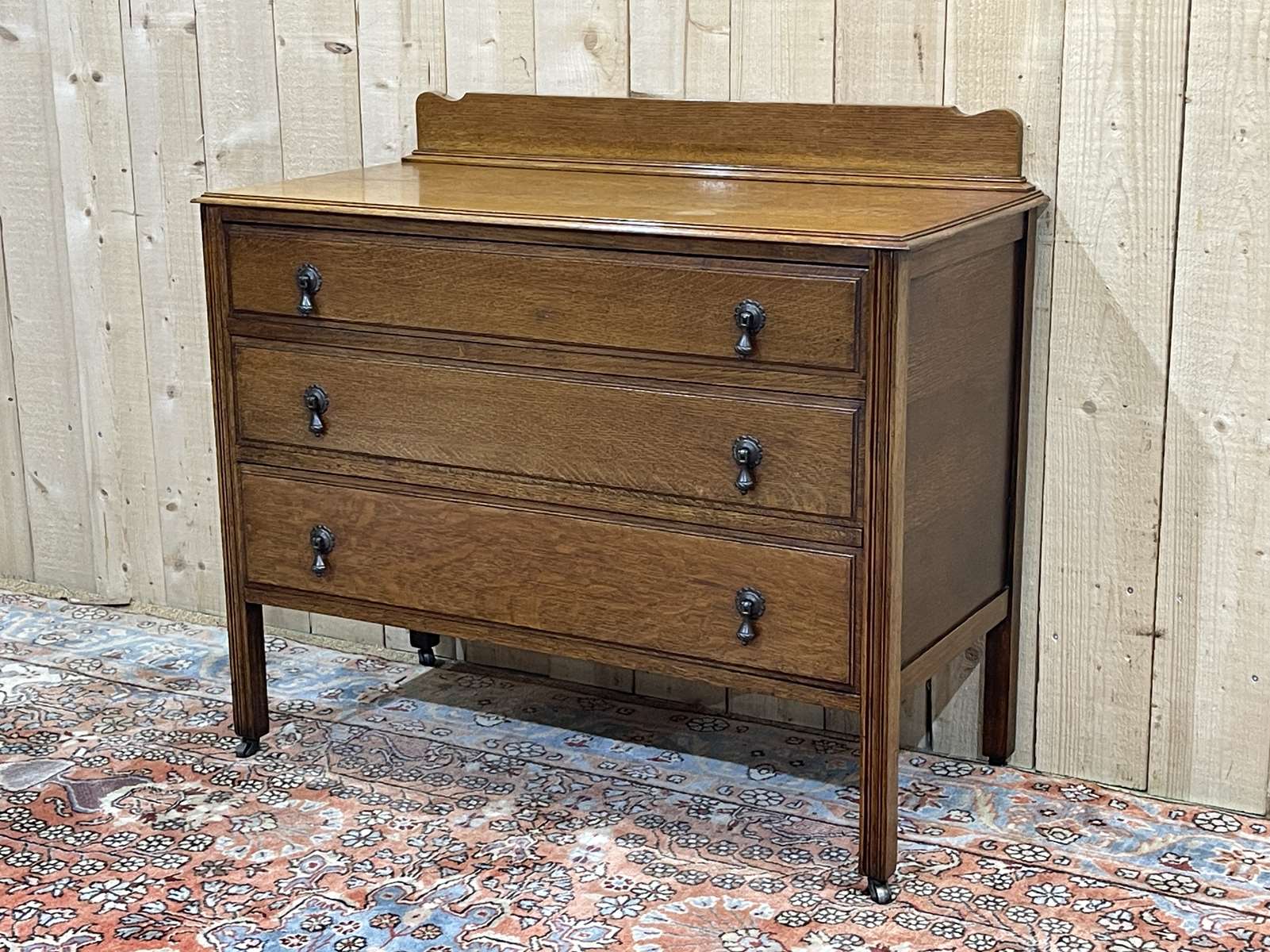 Commode anglaise en chêne des années 1930