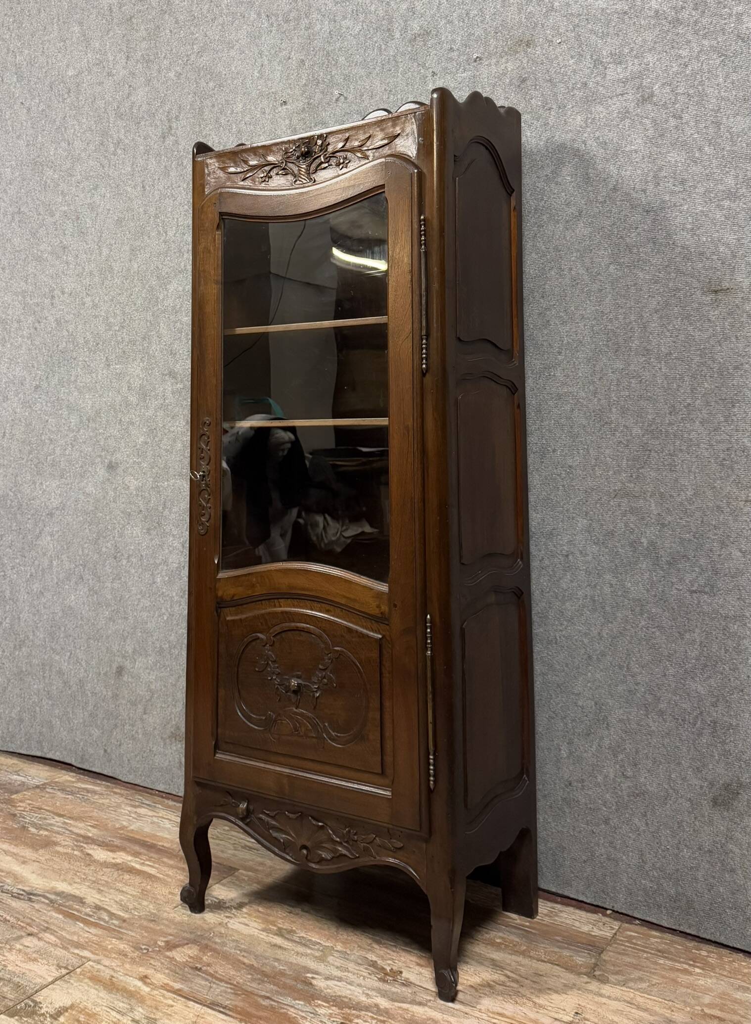 Louis XV style Provencal bonnetière in solid oak circa 1900
