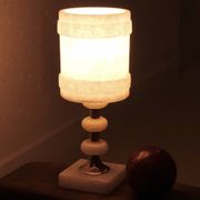 Lampe Italienne blanche en albâtre et laiton, années 60