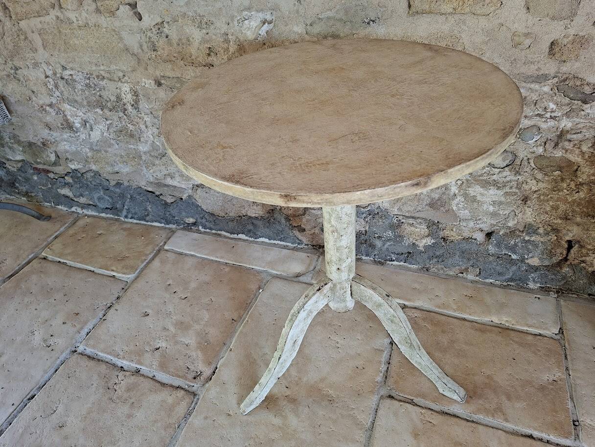 Side table, patinated pedestal table with natural pigments