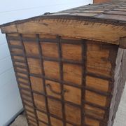 Coffre ancien indien vintage  sur roues en bois début 20eme s