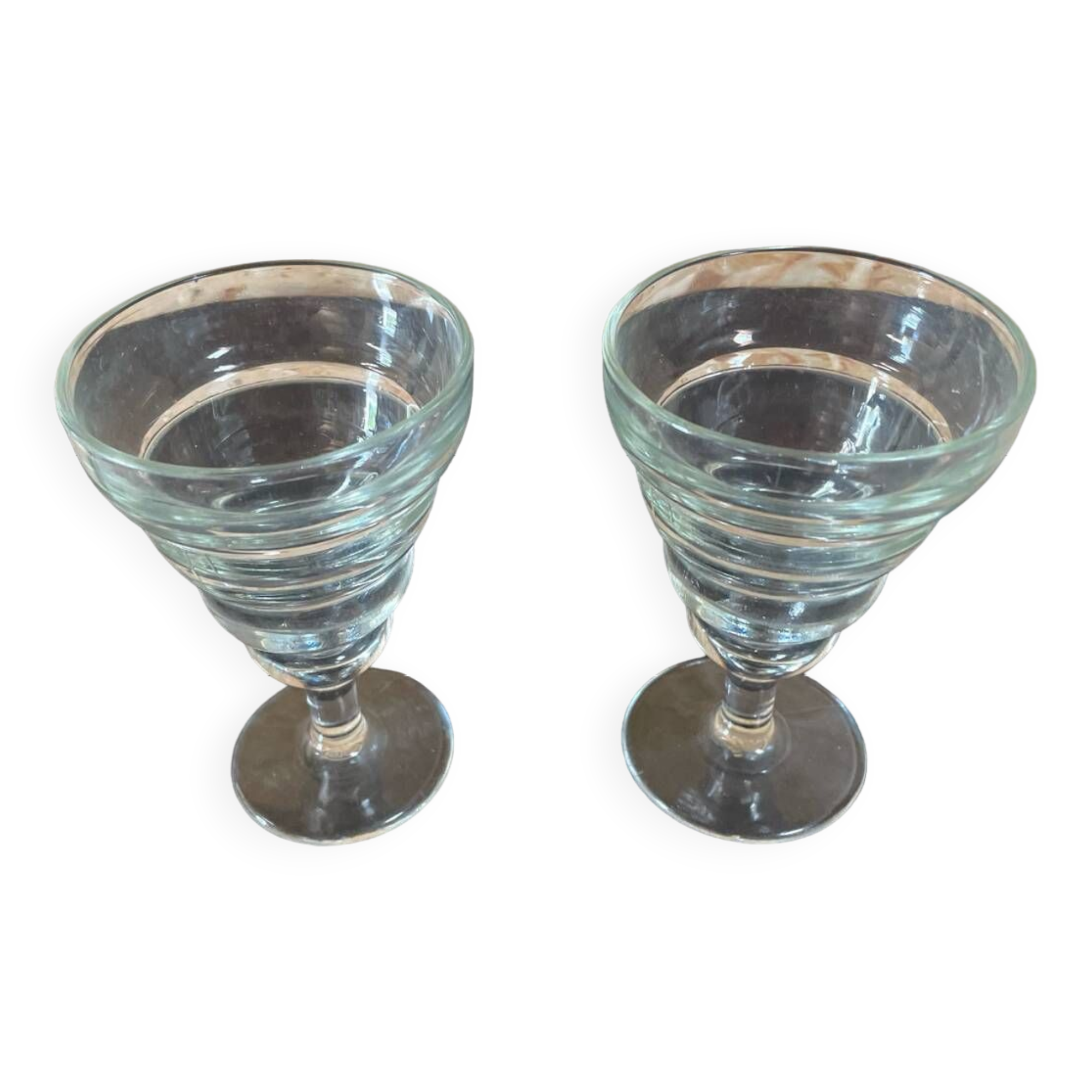 2 glasses vermouth