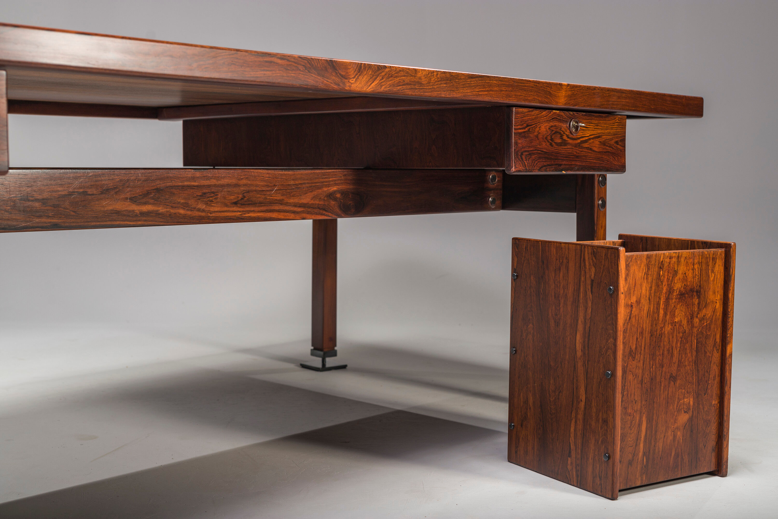Mid-Century Modern Jacaranda Itamaraty Desk by Sergio Rodrigues for Oca, Brazil, 1960s
