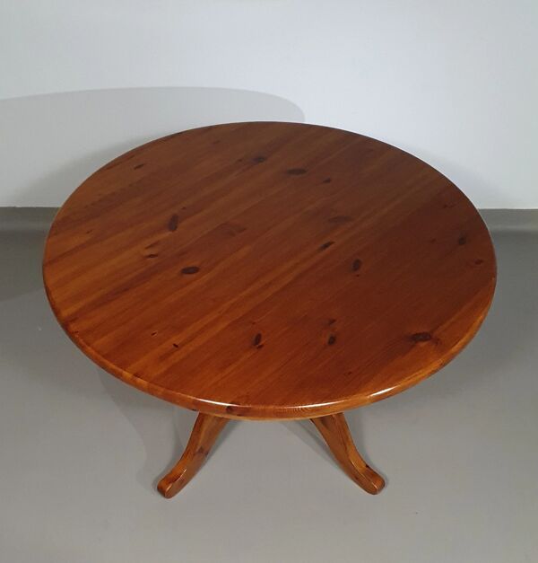Table à manger en bois de pin des années 70 / table à pieds en colonne en bois au design à 4 pieds avec plateau rond
