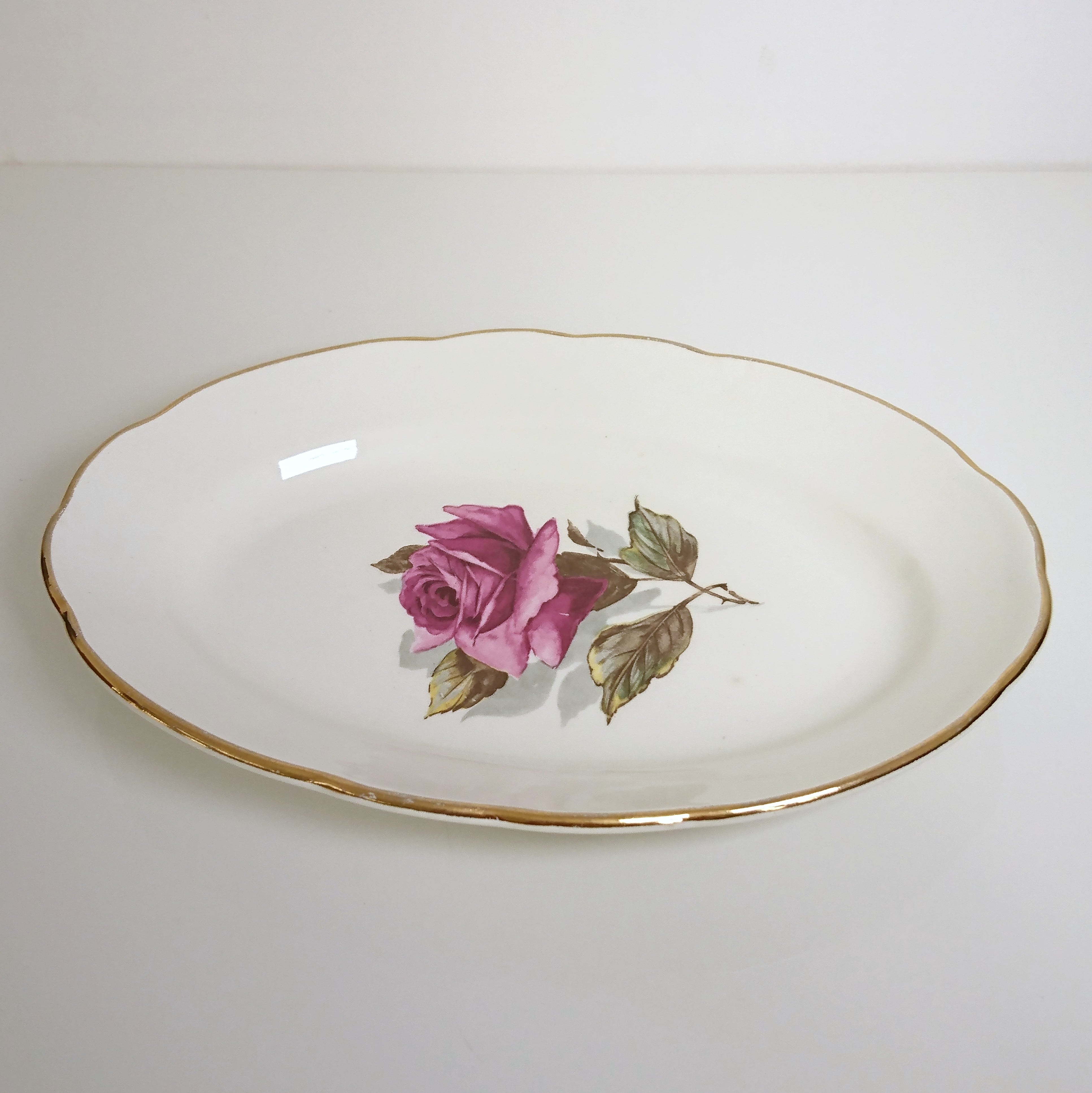 Ravier faience of gien white pink pattern in the center