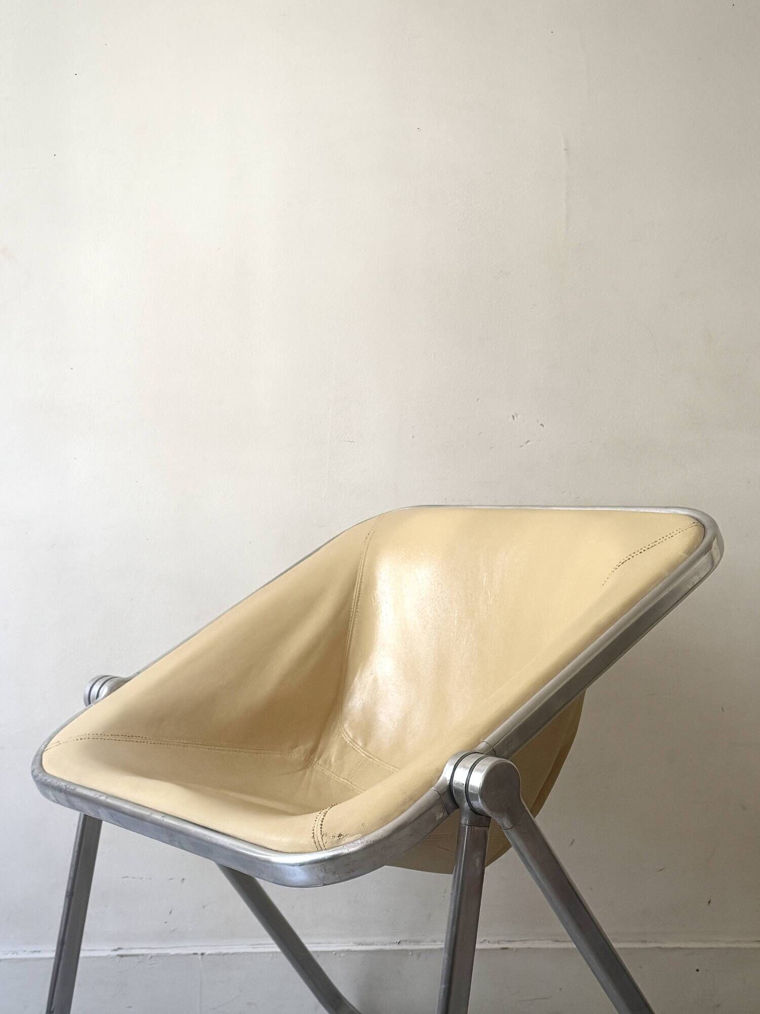 Plona Armchair in Beige Leather & Chrome by G. Piretti for A. Castelli, 1970s design