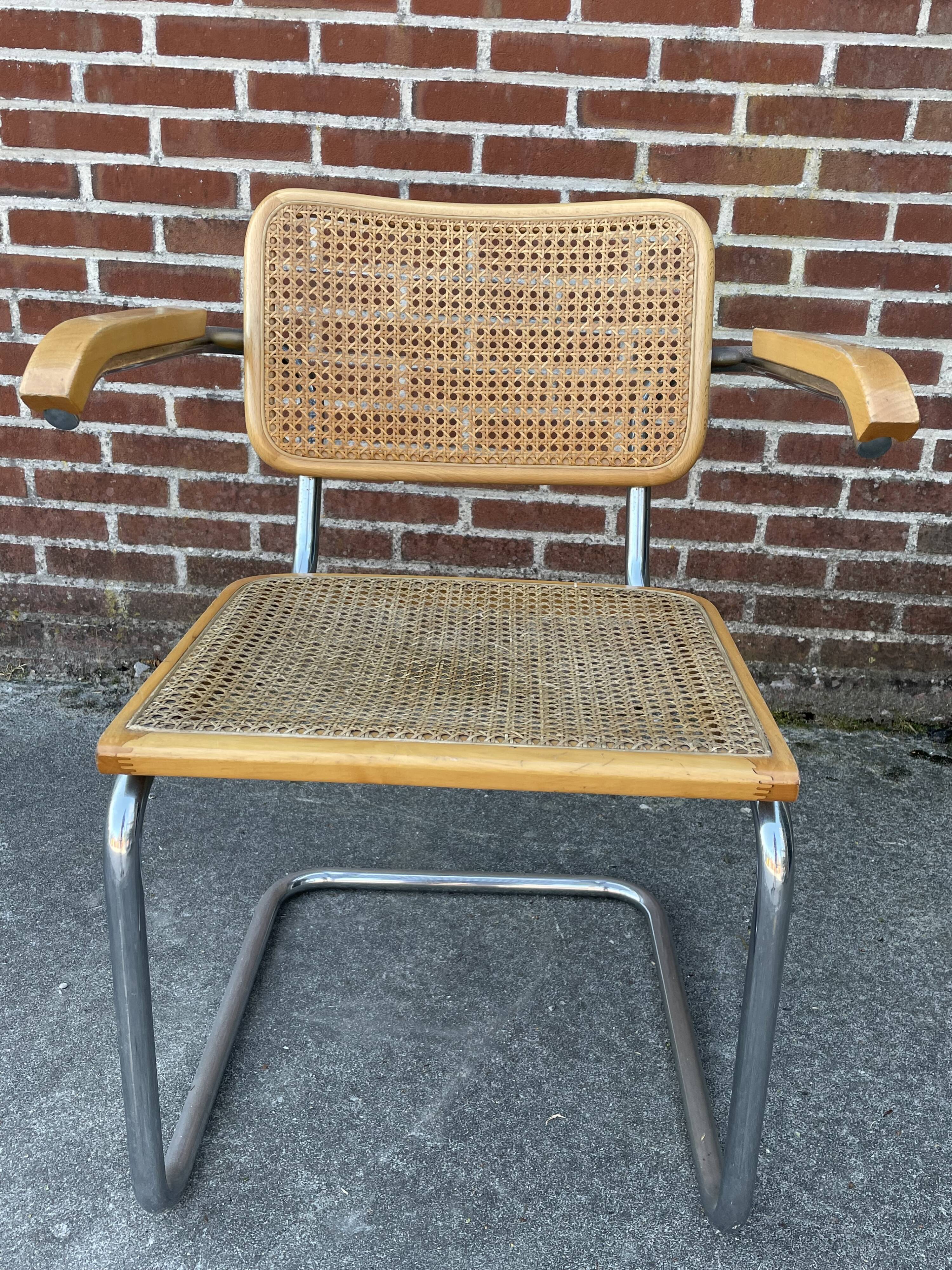 Cesca chair B64 with armrests by Marcel Breuer Design