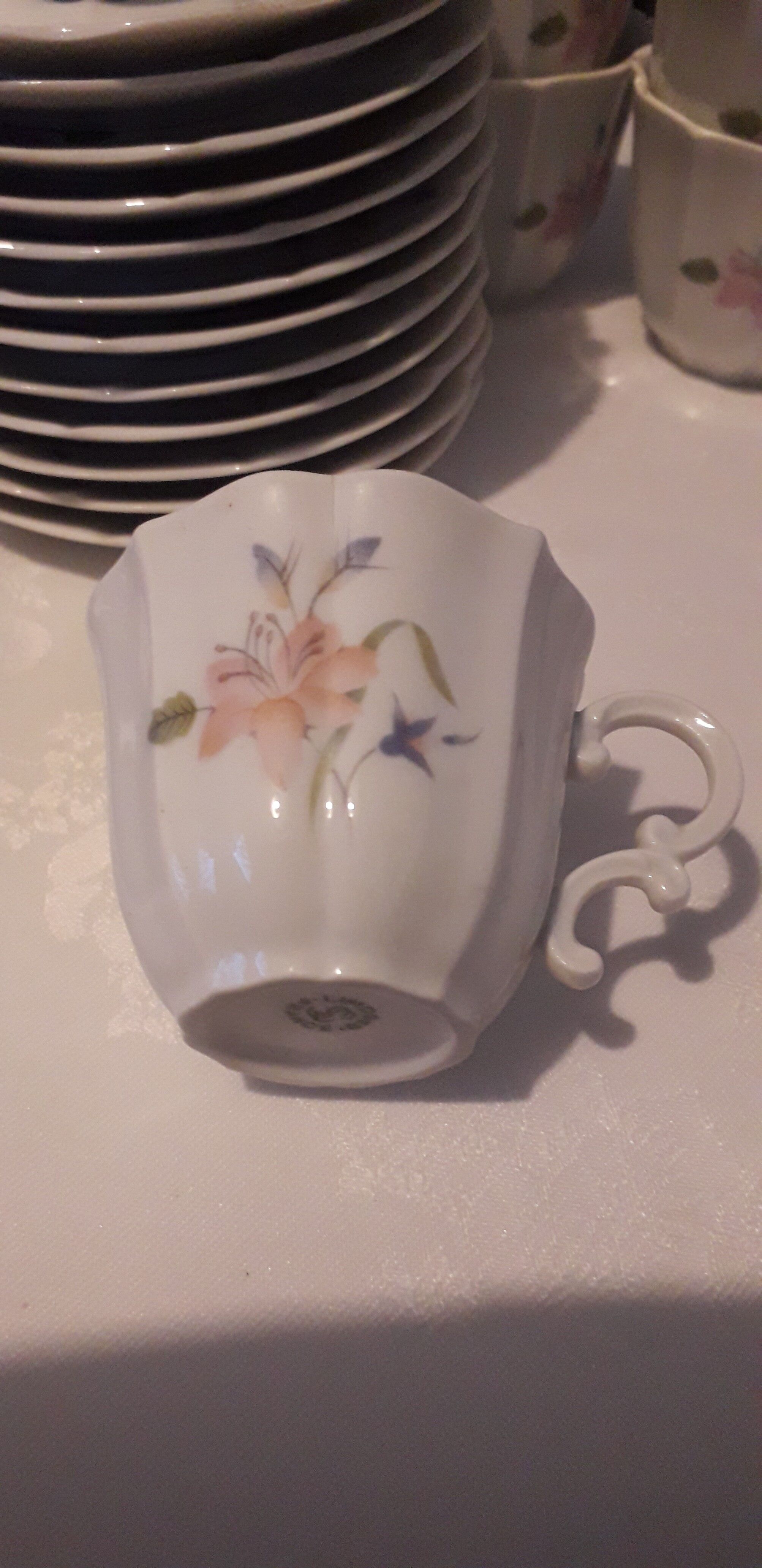 Coffee service: 12 cups and saucers + sugar in fine Limoges porcelain