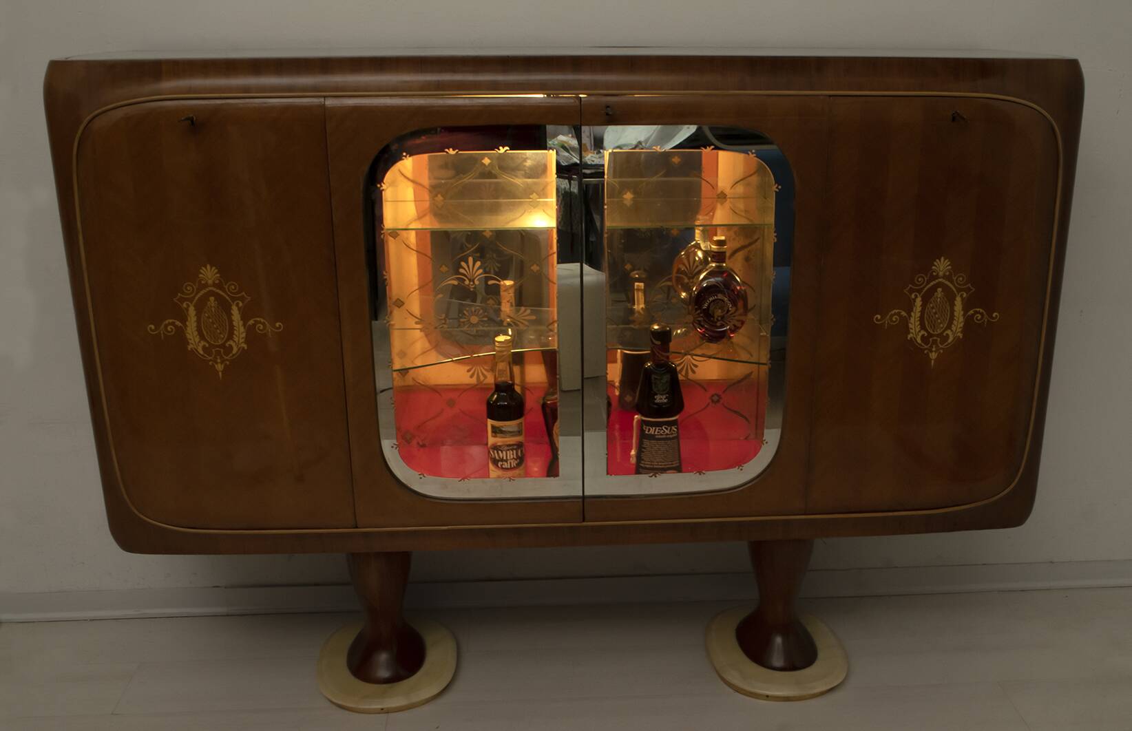 Vittorio Dassi Mid-Century Modern Italian Mahogany Cabinet Bar, 1950s