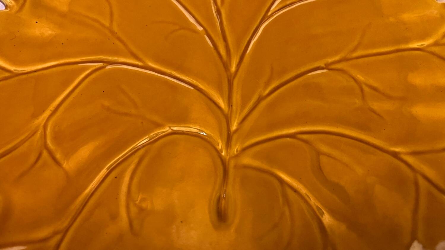 Vintage ceramic leaf dish