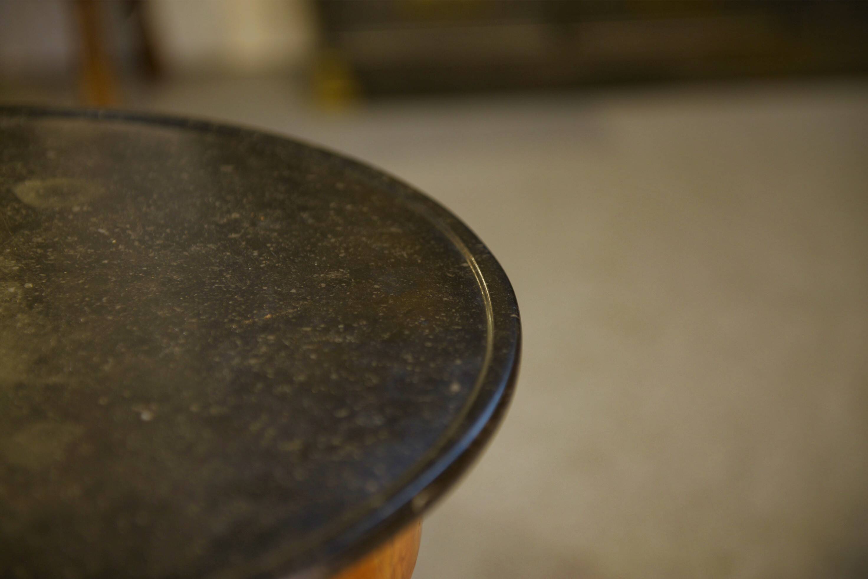 Empire gueridon in mottled maple with a blue stone top, 19th century.