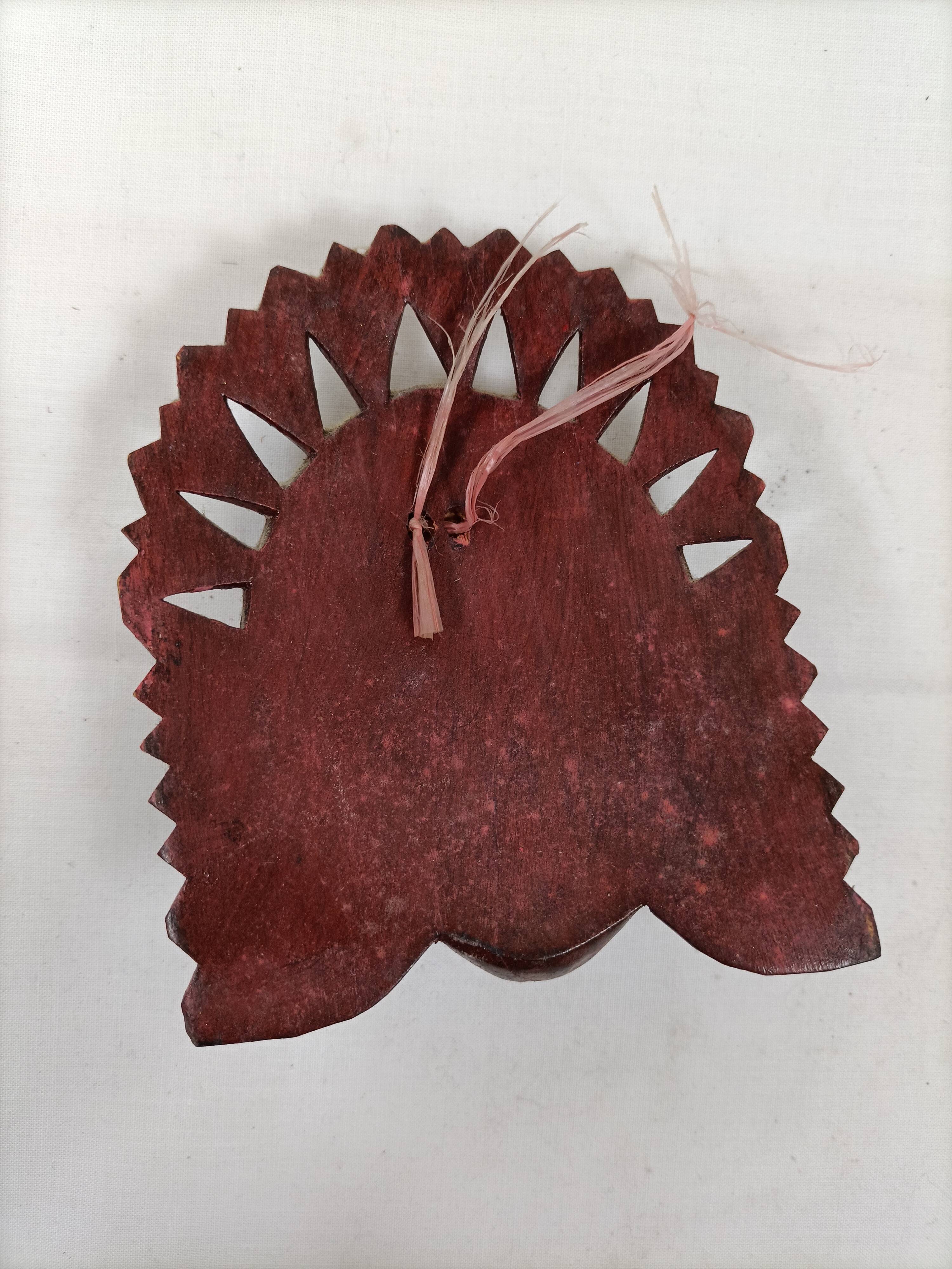 Traditional women's mask - Wood and gold paint