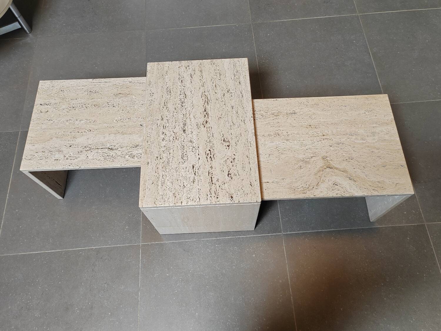 1980 Tables gigognes en travertin